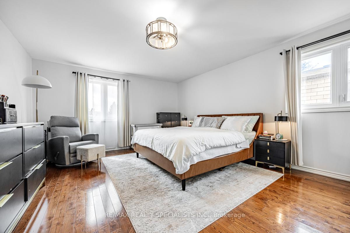 Photo 17 of Unit Main & 2ND, 18 Ivybridge Drive, Brampton, Madoc — HOMEH