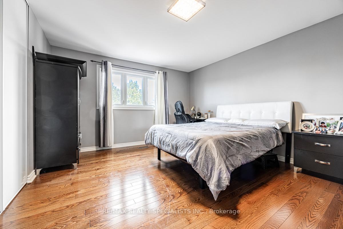 Photo 18 of Unit Main & 2ND, 18 Ivybridge Drive, Brampton, Madoc — HOMEH