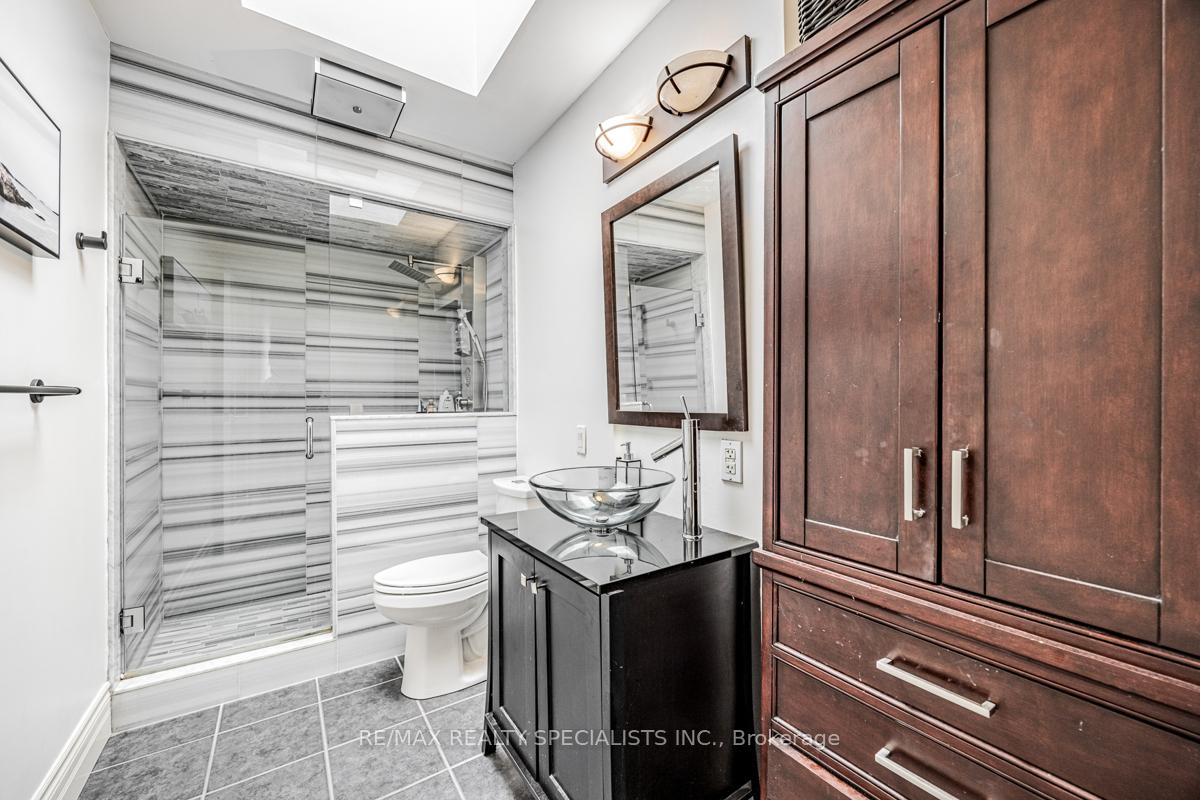 Photo 21 of Unit Main & 2ND, 18 Ivybridge Drive, Brampton, Madoc — HOMEH