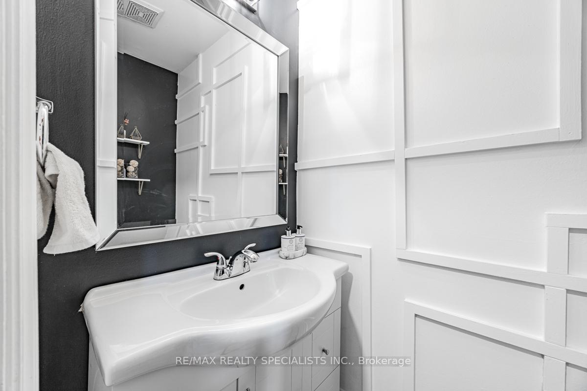 Photo 23 of Unit Main & 2ND, 18 Ivybridge Drive, Brampton, Madoc — HOMEH