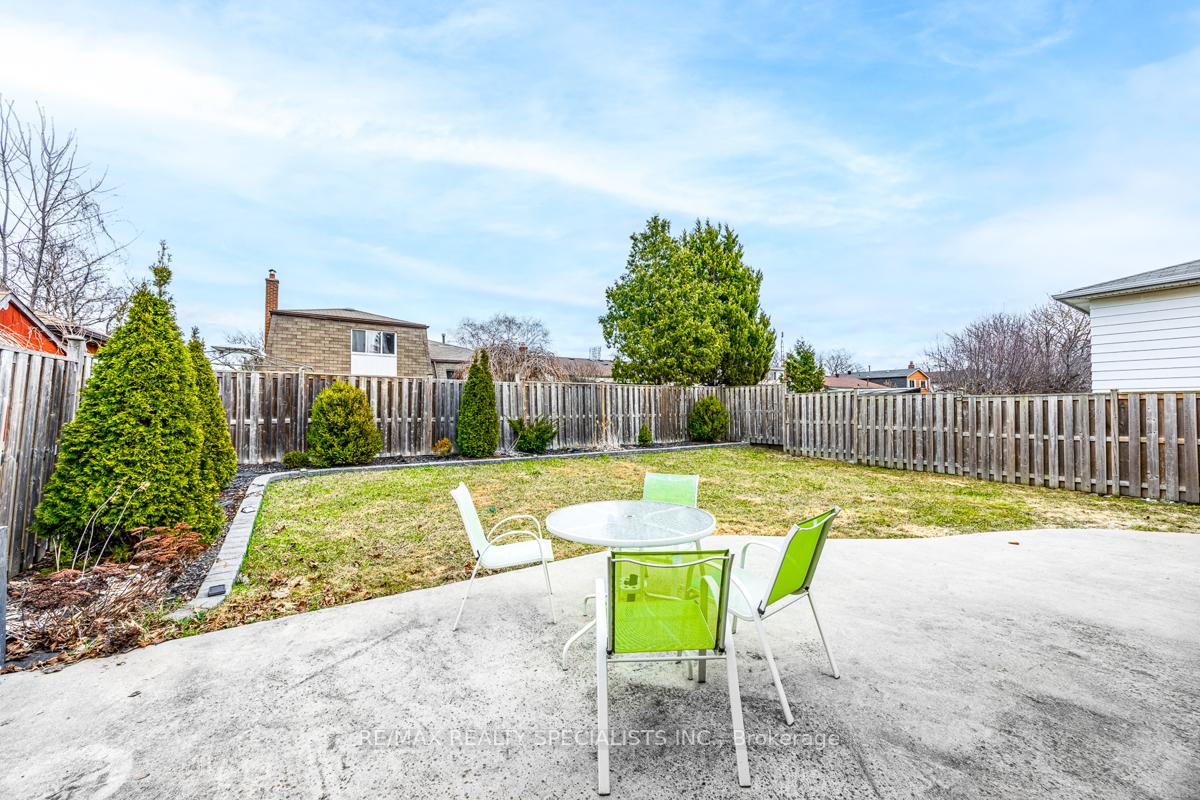 Photo 24 of Unit Main & 2ND, 18 Ivybridge Drive, Brampton, Madoc — HOMEH