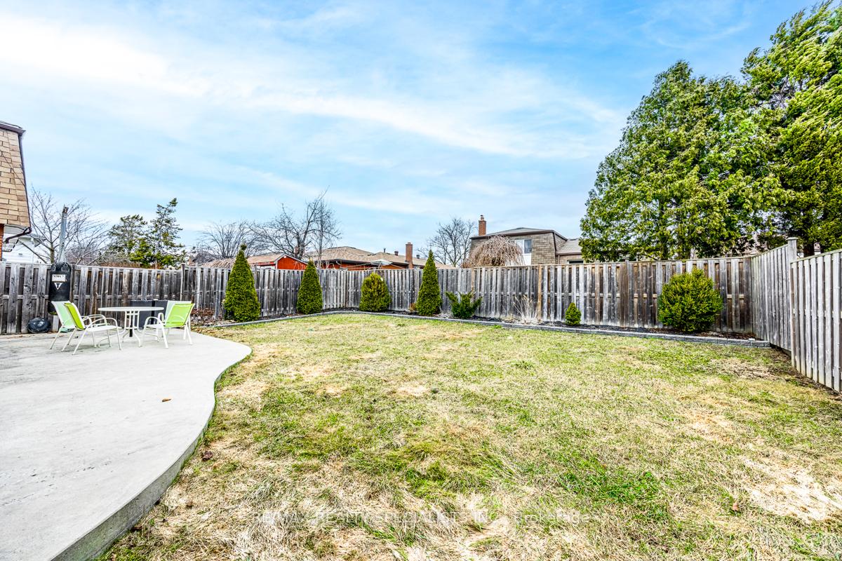 Photo 25 of Unit Main & 2ND, 18 Ivybridge Drive, Brampton, Madoc — HOMEH