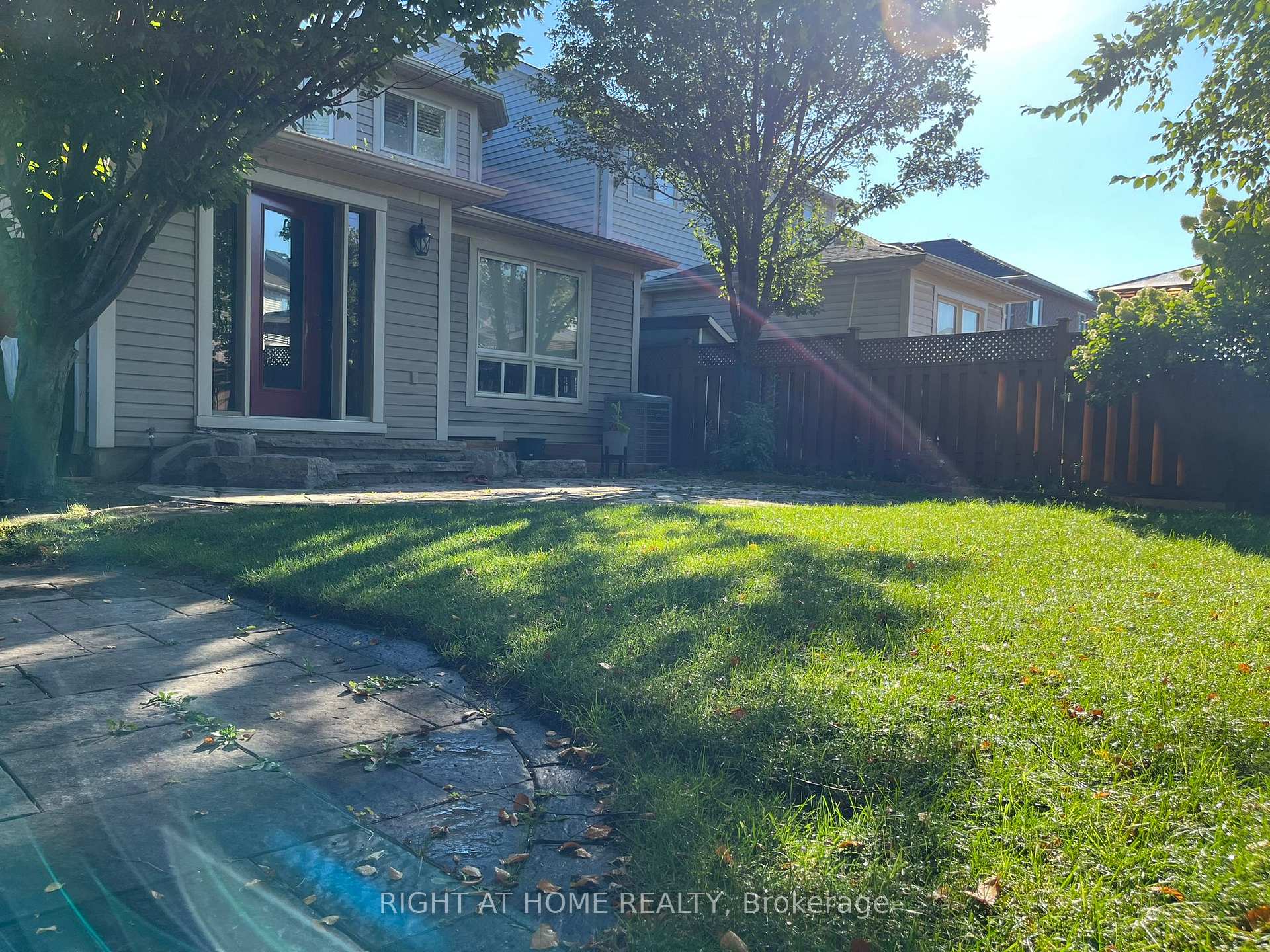 Photo 19 of 31 Split Rail Road, Brampton, Fletcher's Creek Village — HOMEH