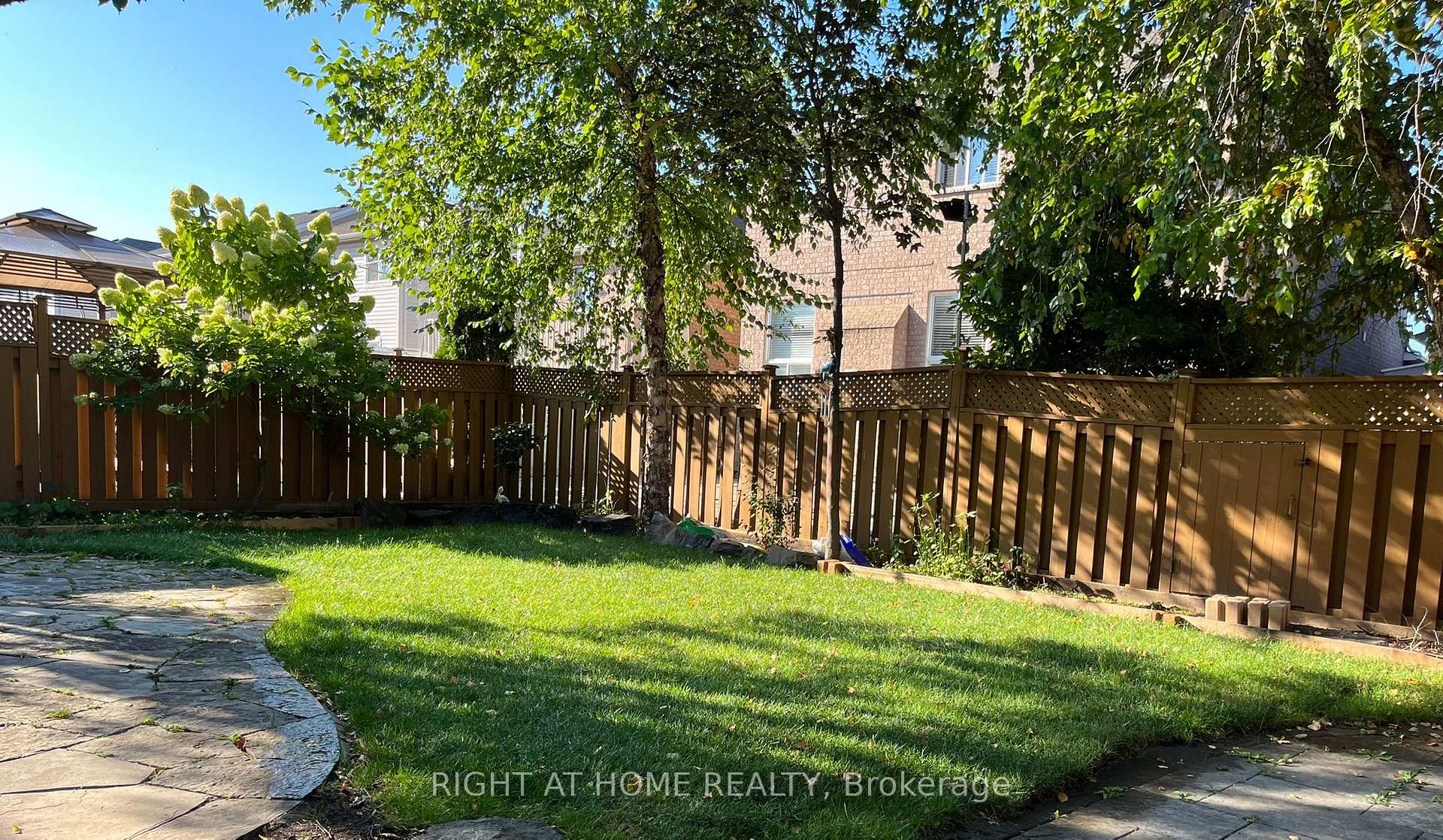 Photo 20 of 31 Split Rail Road, Brampton, Fletcher's Creek Village — HOMEH