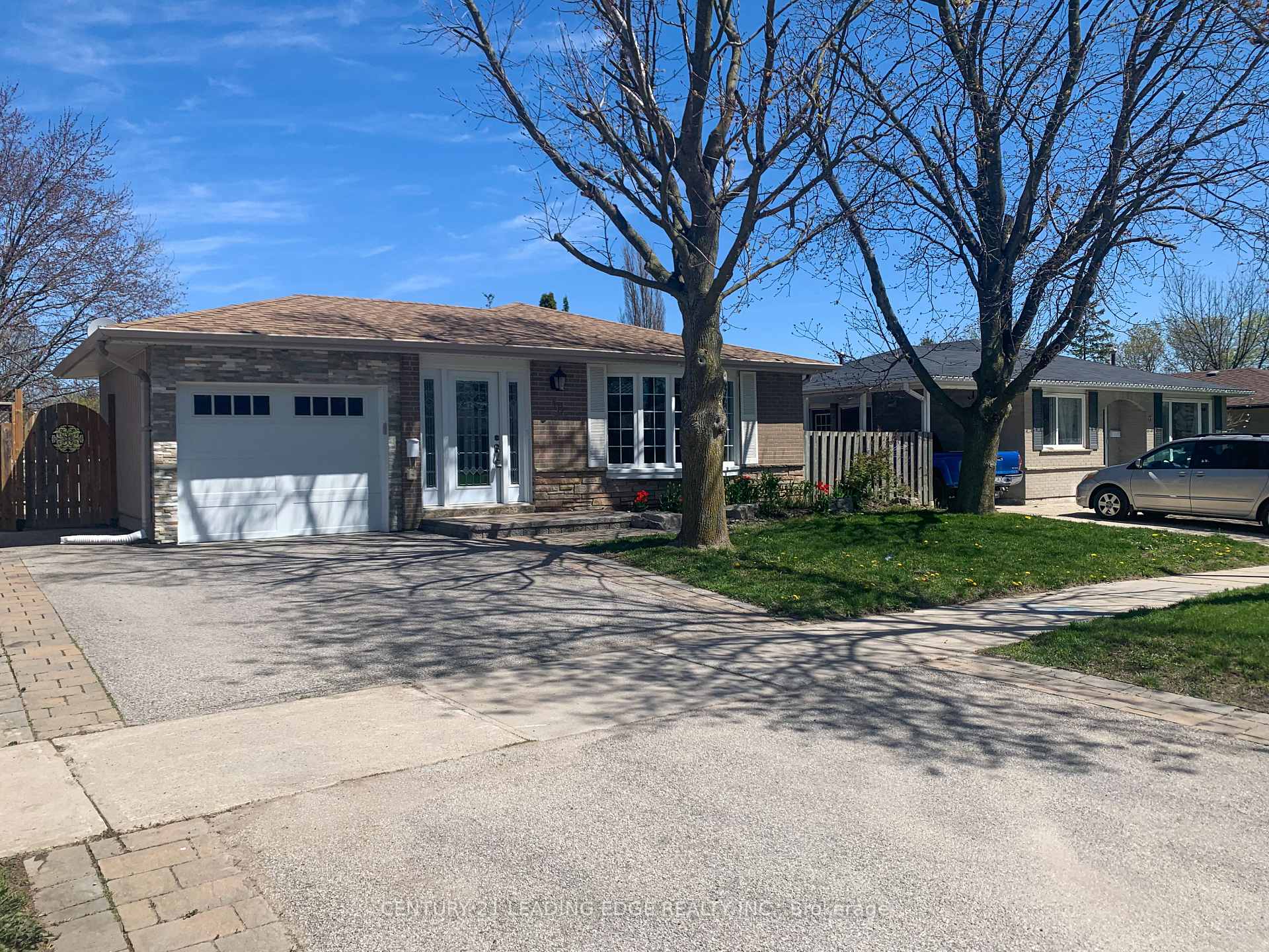 Photo 1 of 18 Devins Drive, Aurora, Aurora Heights — HOMEH