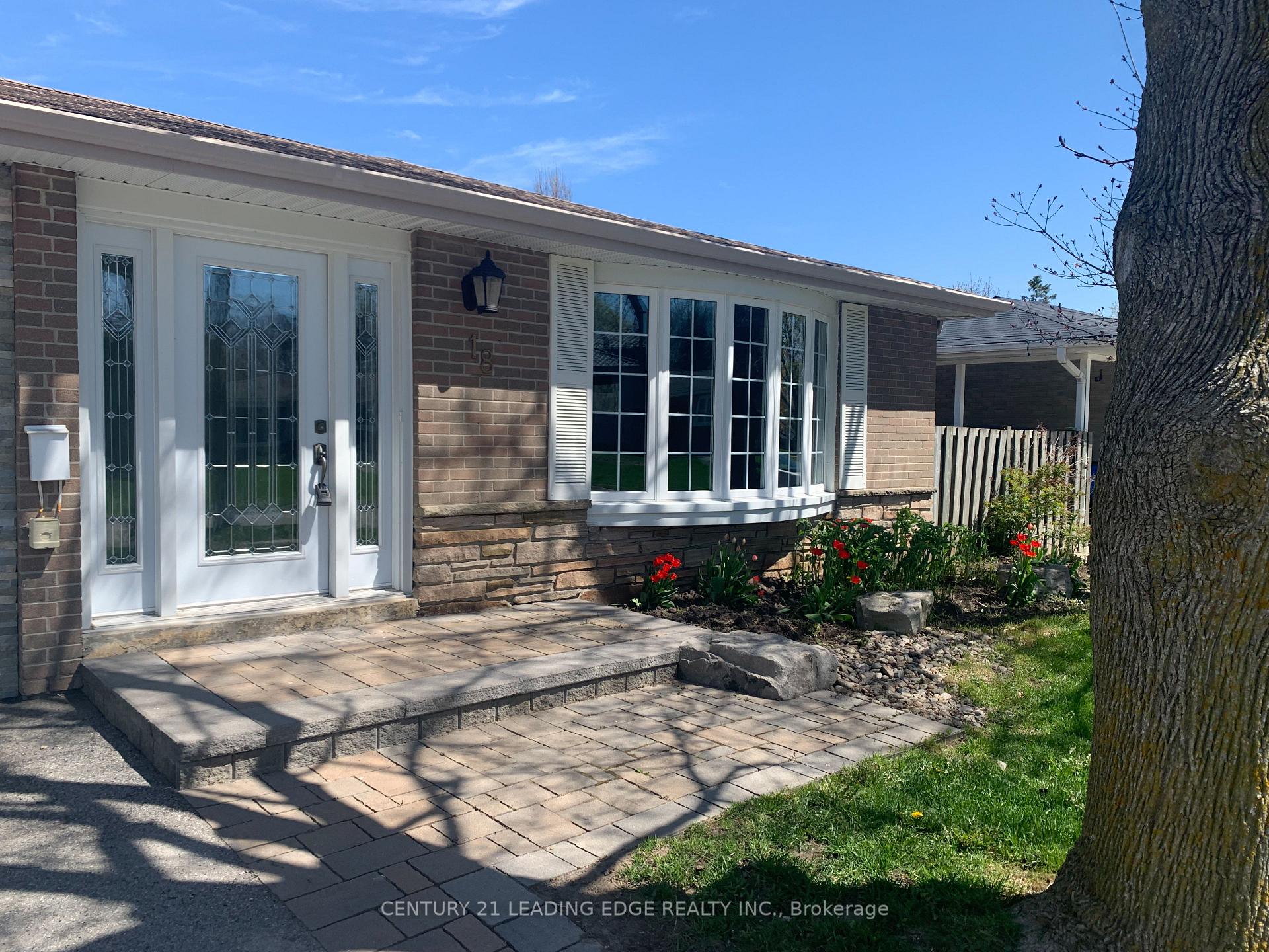 Photo 3 of 18 Devins Drive, Aurora, Aurora Heights — HOMEH