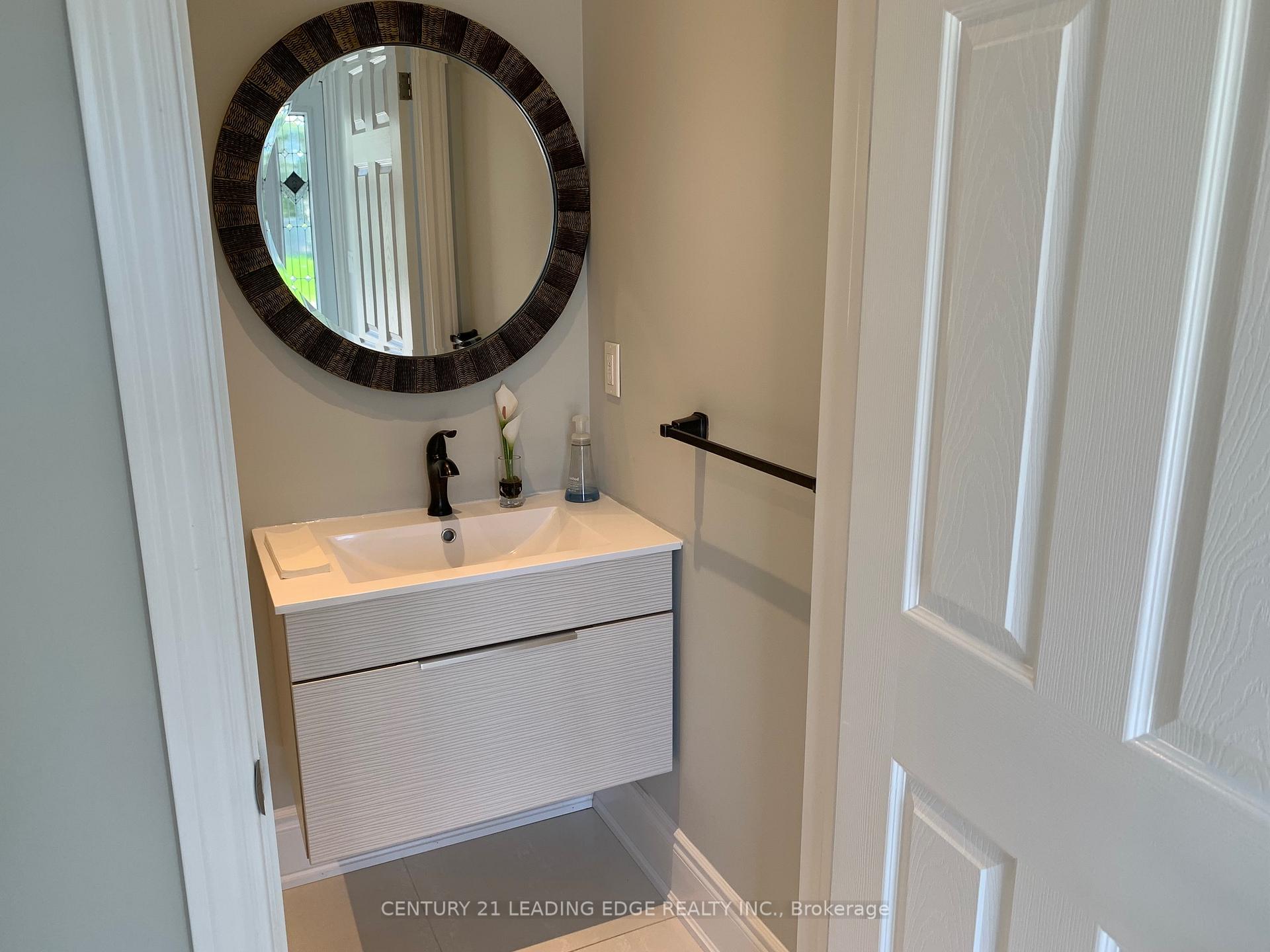 Photo 4 of 18 Devins Drive, Aurora, Aurora Heights — HOMEH