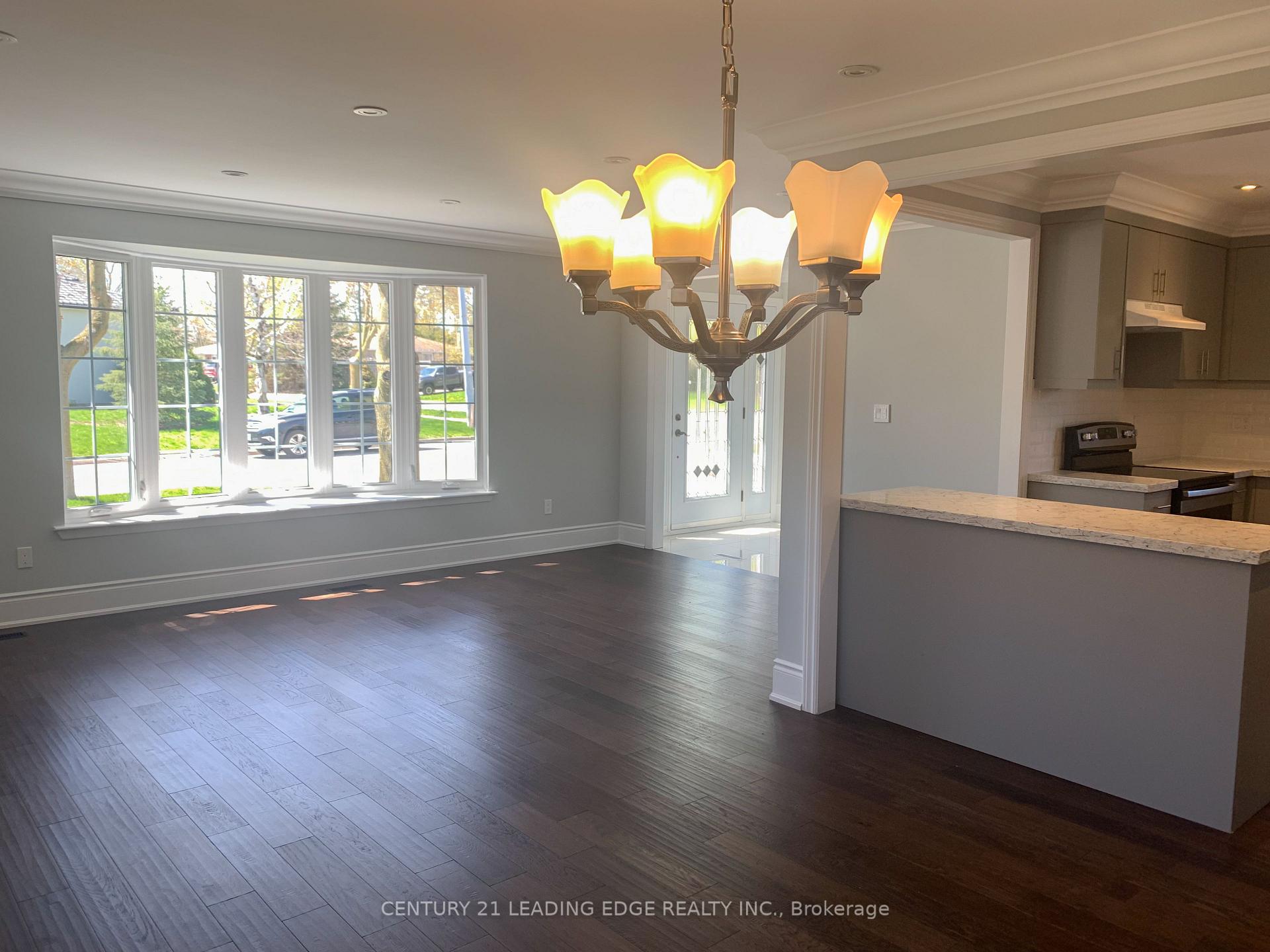 Photo 5 of 18 Devins Drive, Aurora, Aurora Heights — HOMEH