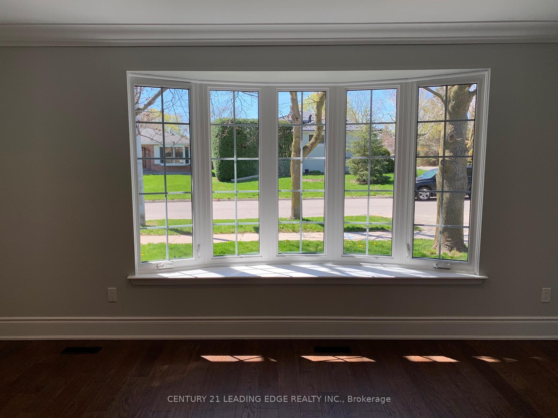 Photo 7 of 18 Devins Drive, Aurora, Aurora Heights — HOMEH