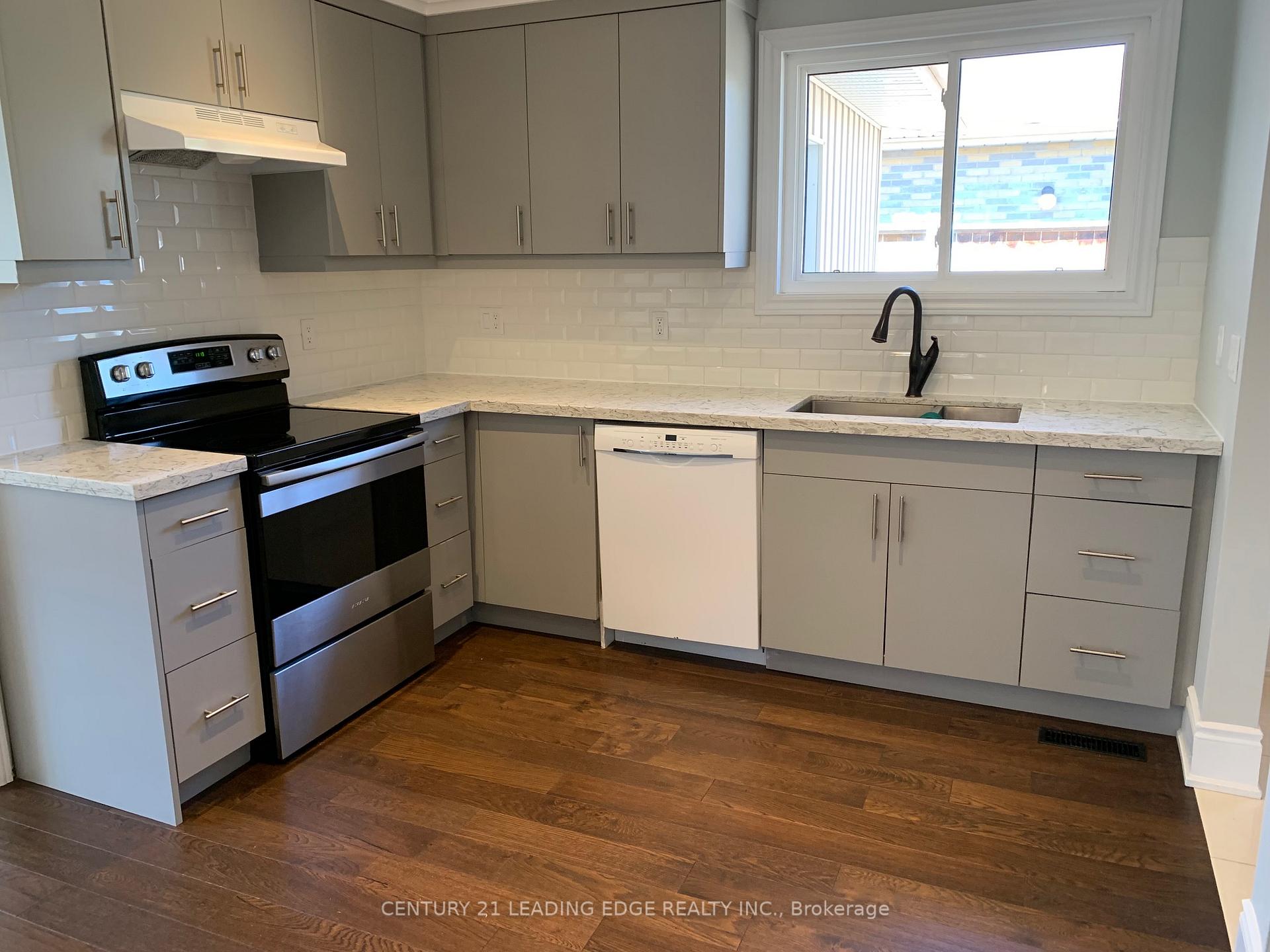 Photo 8 of 18 Devins Drive, Aurora, Aurora Heights — HOMEH