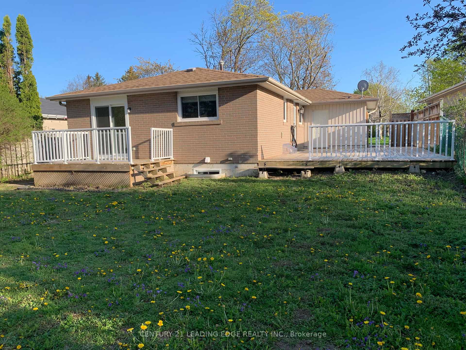 Photo 21 of 18 Devins Drive, Aurora, Aurora Heights — HOMEH