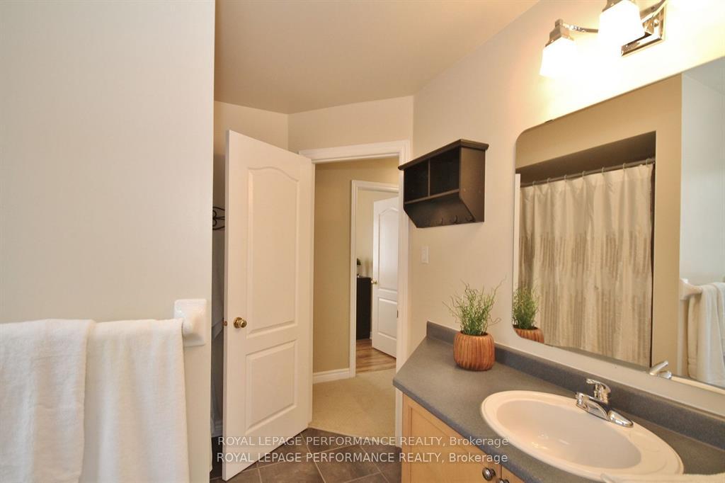 Photo 24 of 63 Ambiance Drive, Ottawa, Barrhaven East — HOMEH