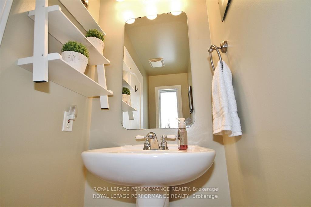 Photo 33 of 63 Ambiance Drive, Ottawa, Barrhaven East — HOMEH