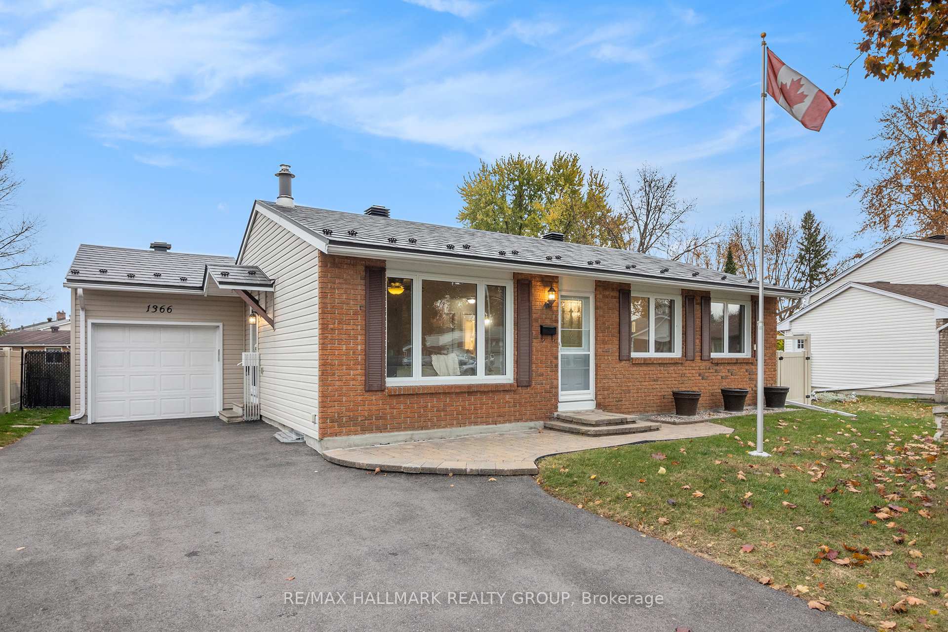 Photo 2 of 1366 Metz Crescent, Ottawa, Carson Grove — HOMEH