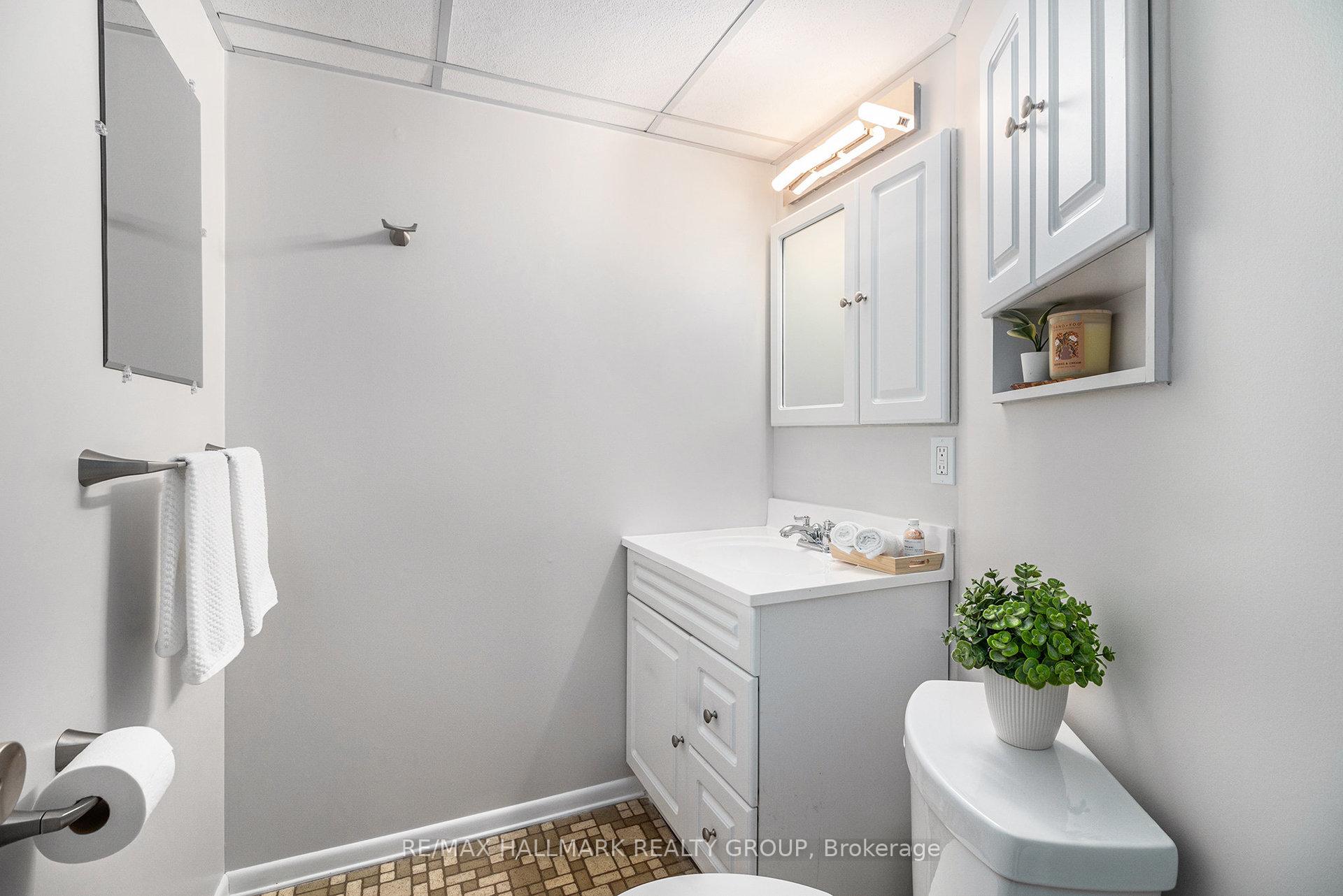 Photo 24 of 1366 Metz Crescent, Ottawa, Carson Grove — HOMEH