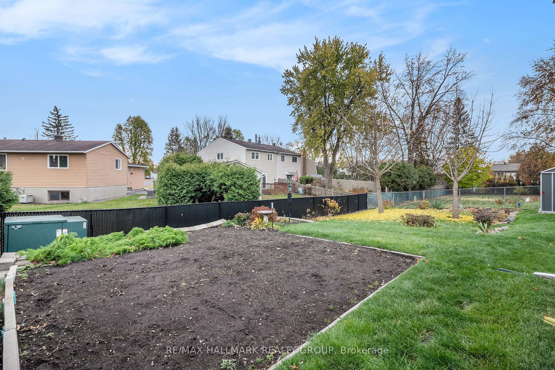 Photo 33 of 1366 Metz Crescent, Ottawa, Carson Grove — HOMEH