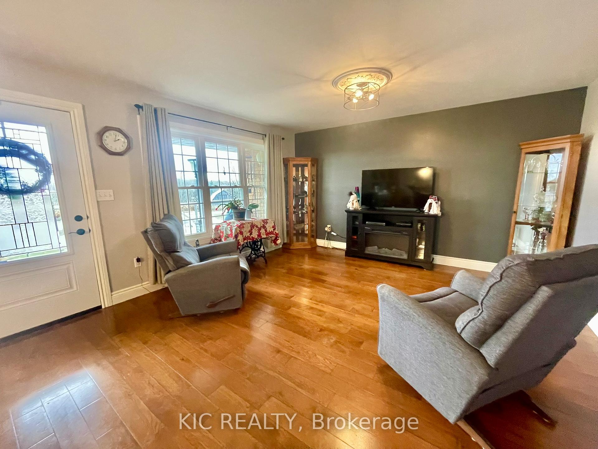 Photo 23 of 821 South Street, Douro-Dummer — HOMEH