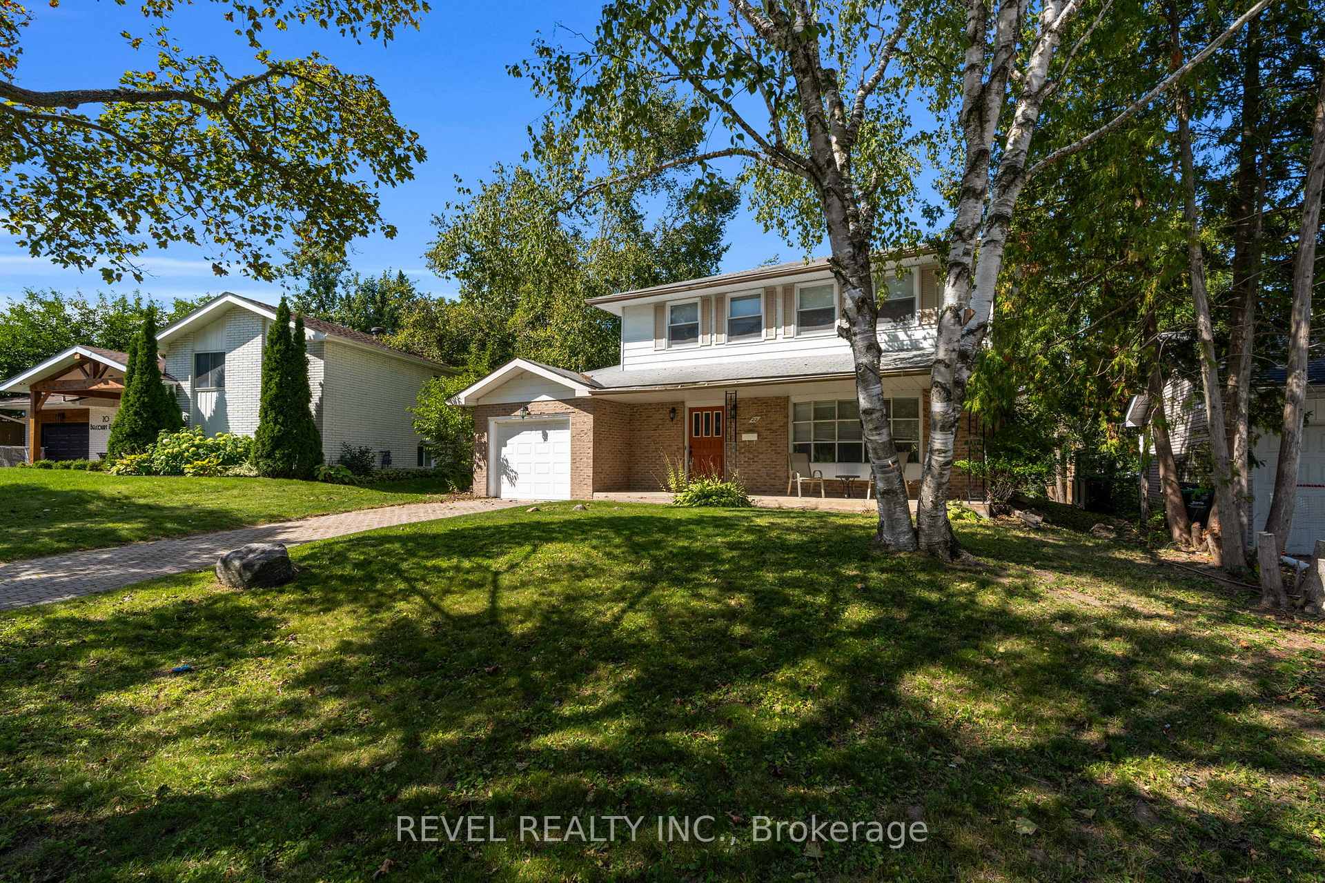 Photo 2 of 22 Belcourt Avenue, Barrie, Grove East — HOMEH