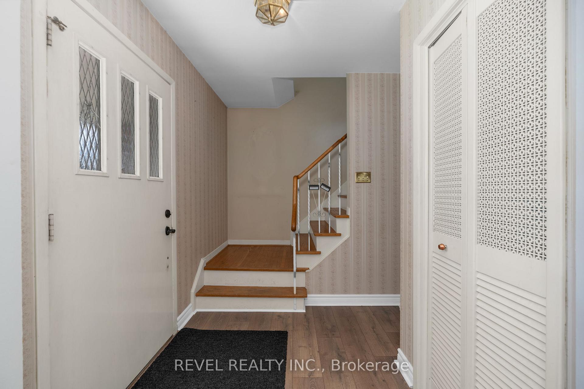 Photo 4 of 22 Belcourt Avenue, Barrie, Grove East — HOMEH