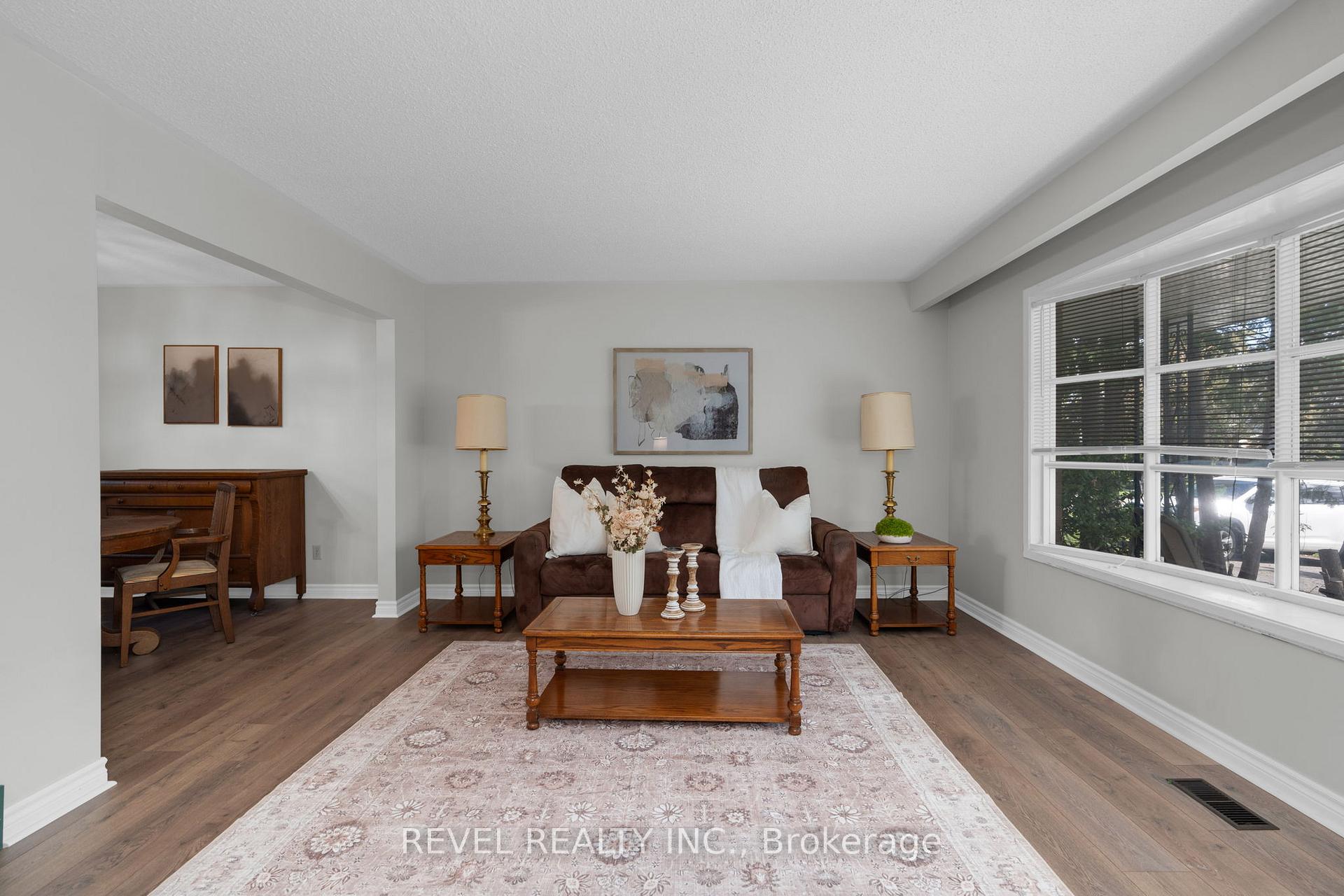 Photo 5 of 22 Belcourt Avenue, Barrie, Grove East — HOMEH