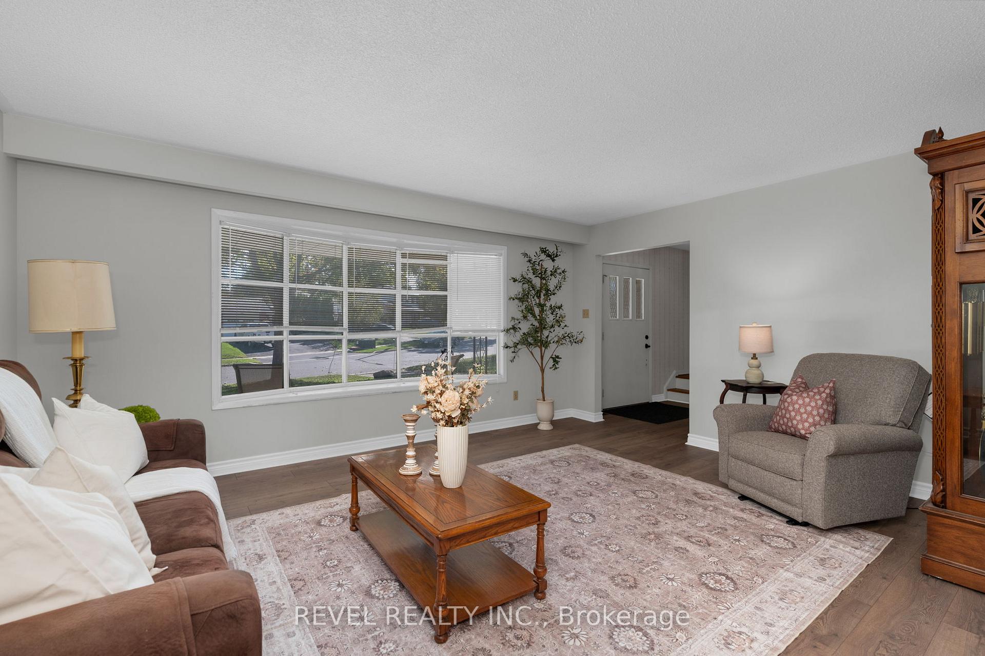 Photo 7 of 22 Belcourt Avenue, Barrie, Grove East — HOMEH