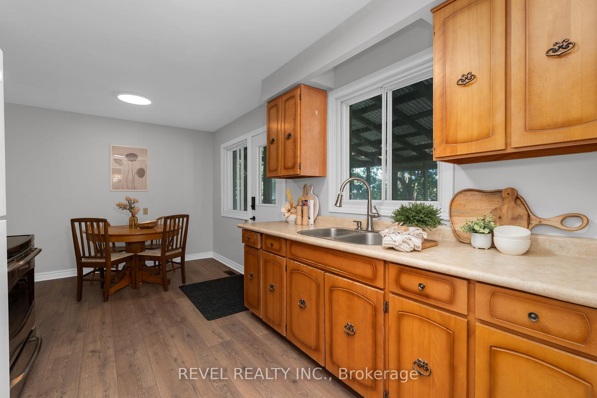 Photo 10 of 22 Belcourt Avenue, Barrie, Grove East — HOMEH