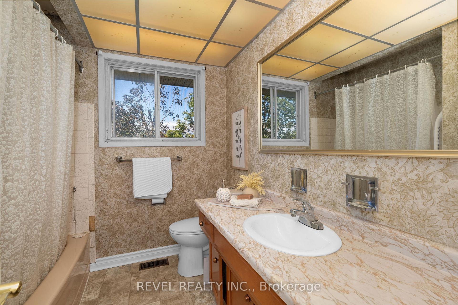 Photo 16 of 22 Belcourt Avenue, Barrie, Grove East — HOMEH