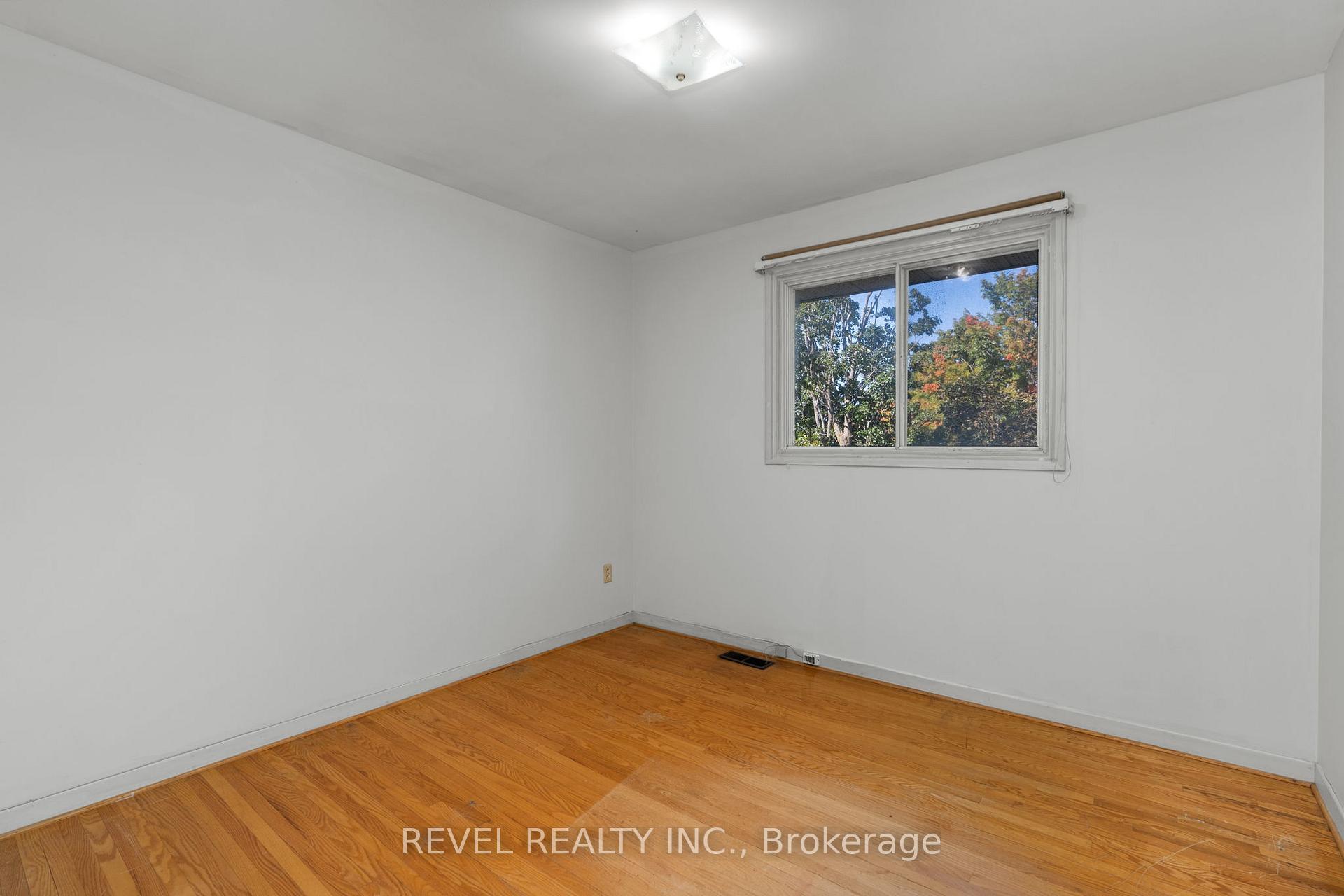 Photo 23 of 22 Belcourt Avenue, Barrie, Grove East — HOMEH
