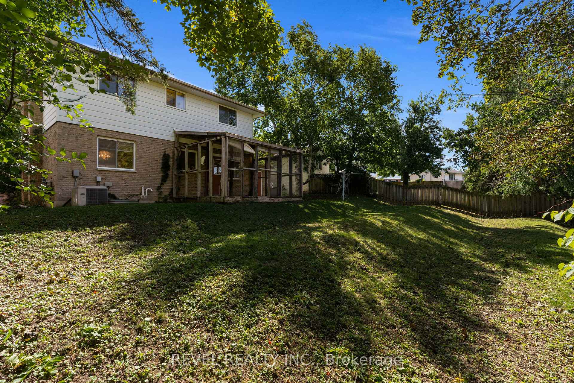 Photo 25 of 22 Belcourt Avenue, Barrie, Grove East — HOMEH