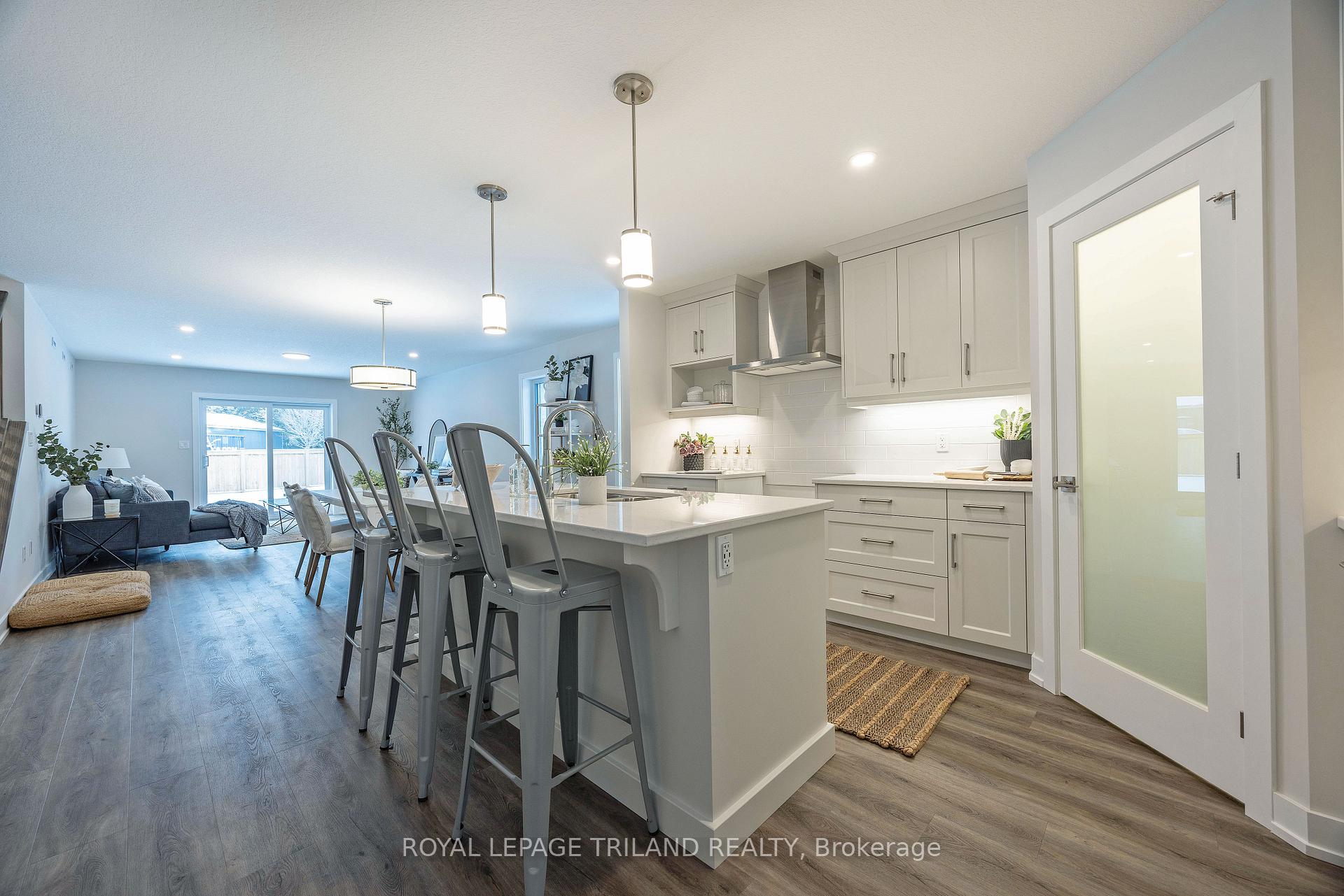 Photo 4 of 56 Hickory Lane, St. Thomas — HOMEH
