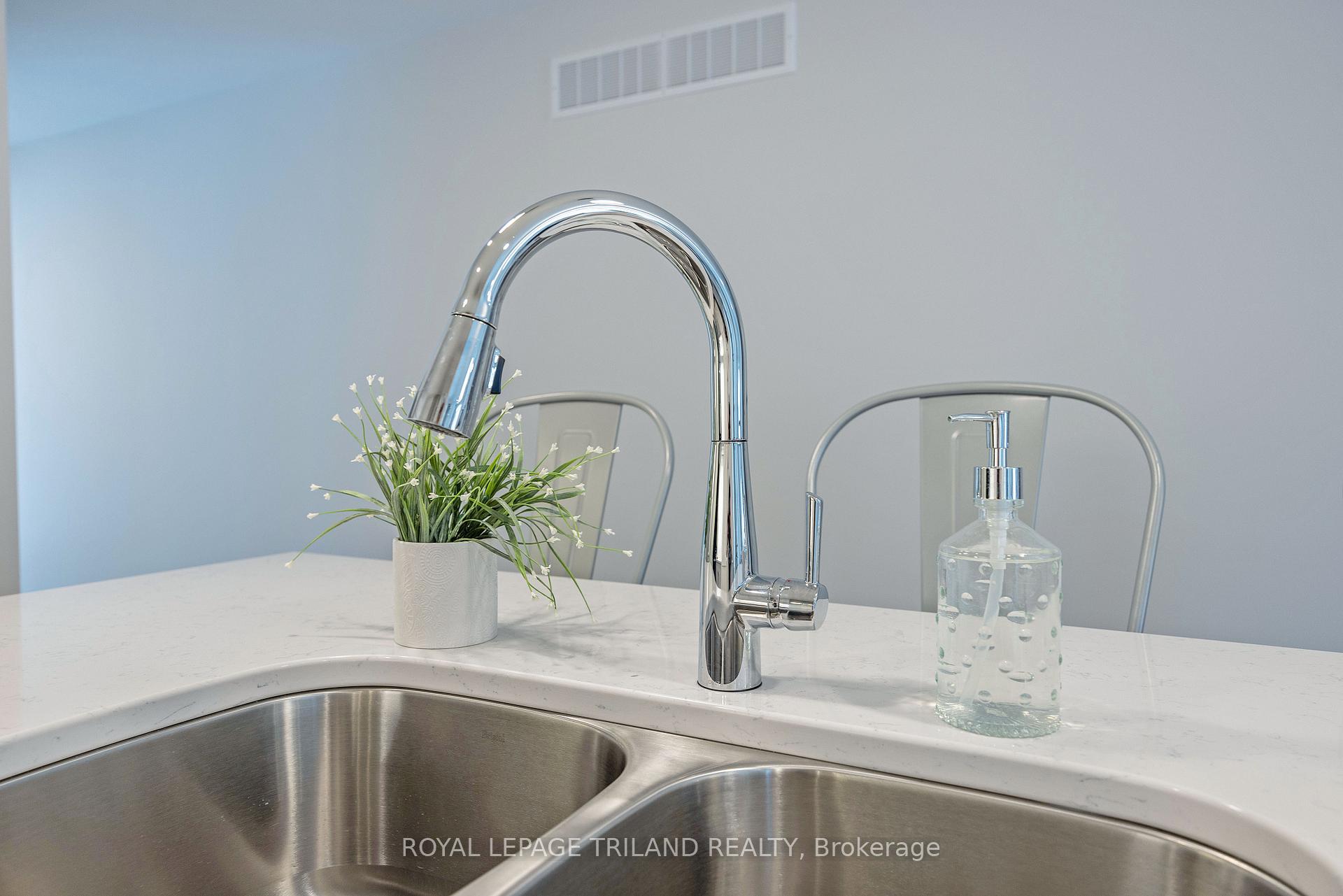 Photo 9 of 56 Hickory Lane, St. Thomas — HOMEH