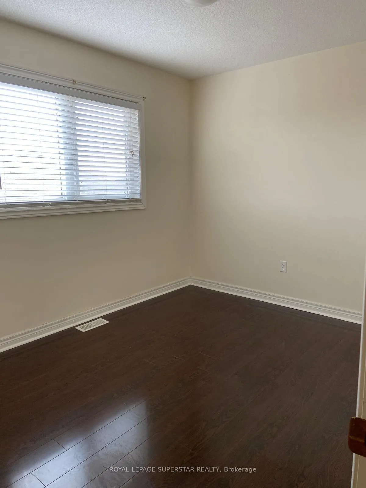 Photo 10 of 27 Robitaille Road, Brampton, Sandringham-Wellington — HOMEH