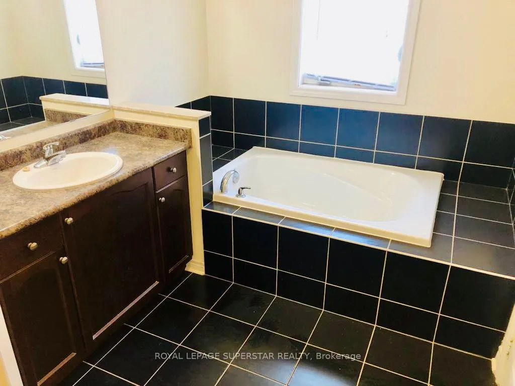 Photo 16 of 27 Robitaille Road, Brampton, Sandringham-Wellington — HOMEH