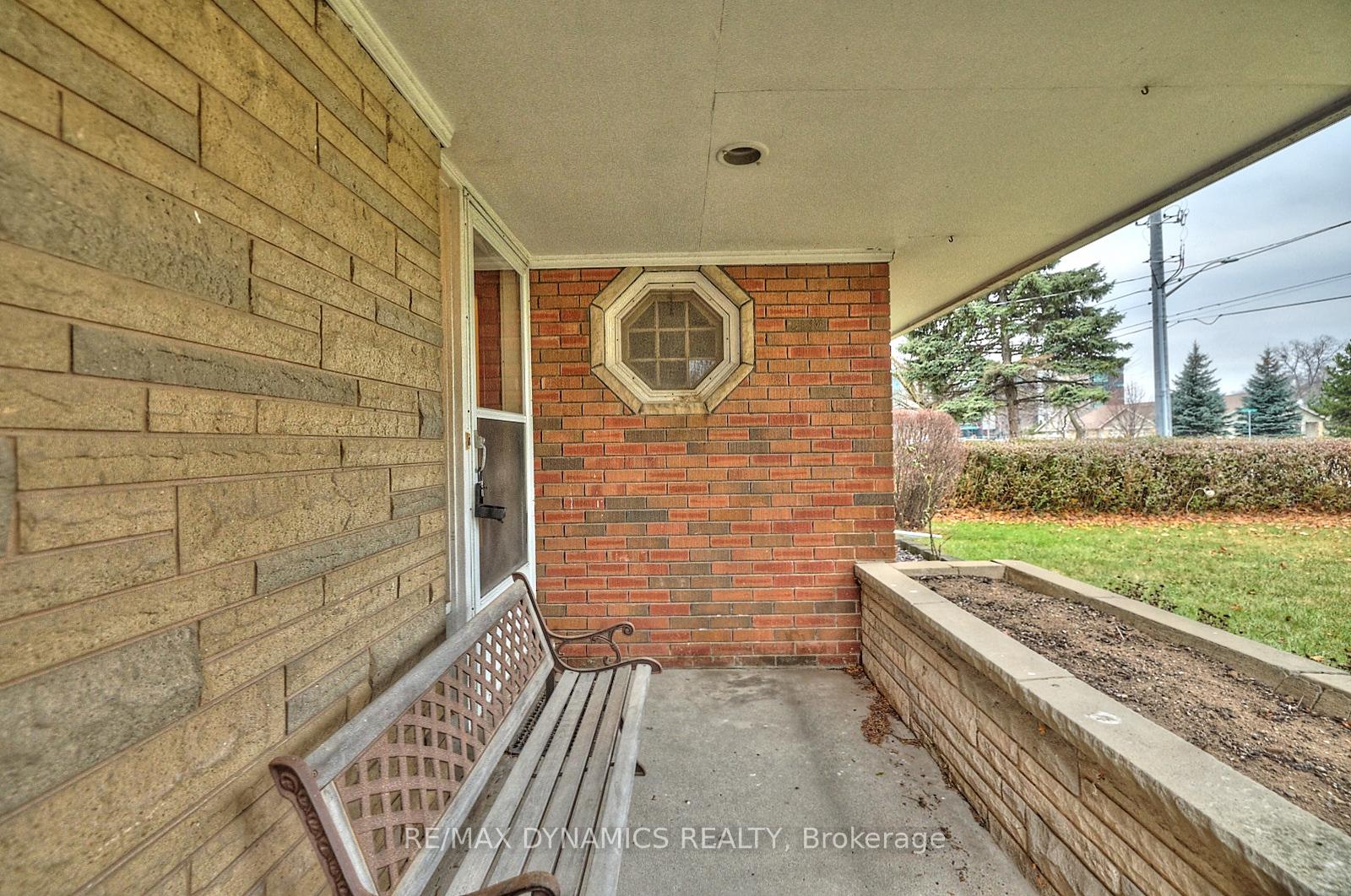 Photo 5 of 522 Ontario Street, St. Catharines, Lakeport — HOMEH