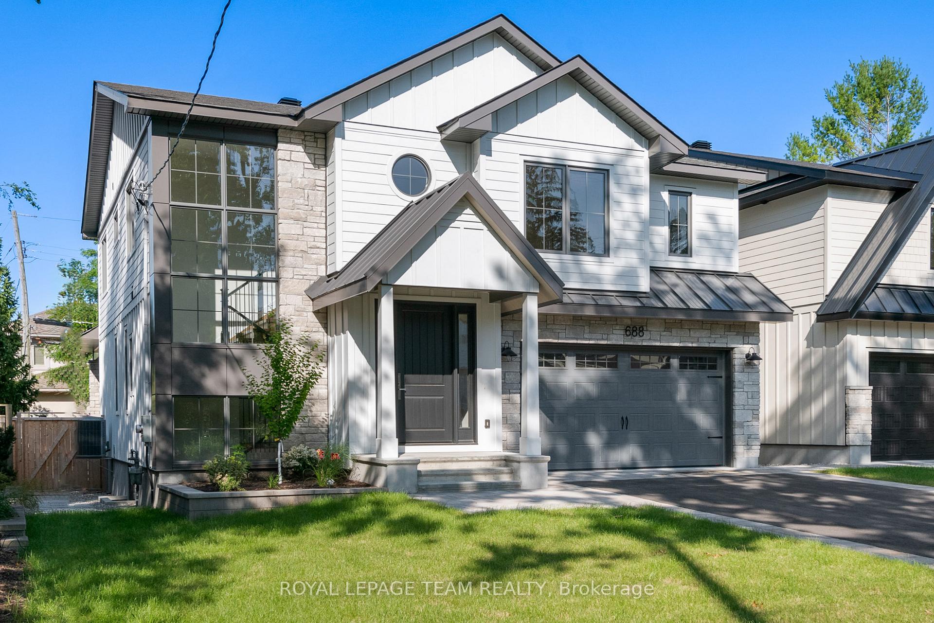 Photo 3 of 688 Hillcrest Avenue, Ottawa, Laurentianview — HOMEH