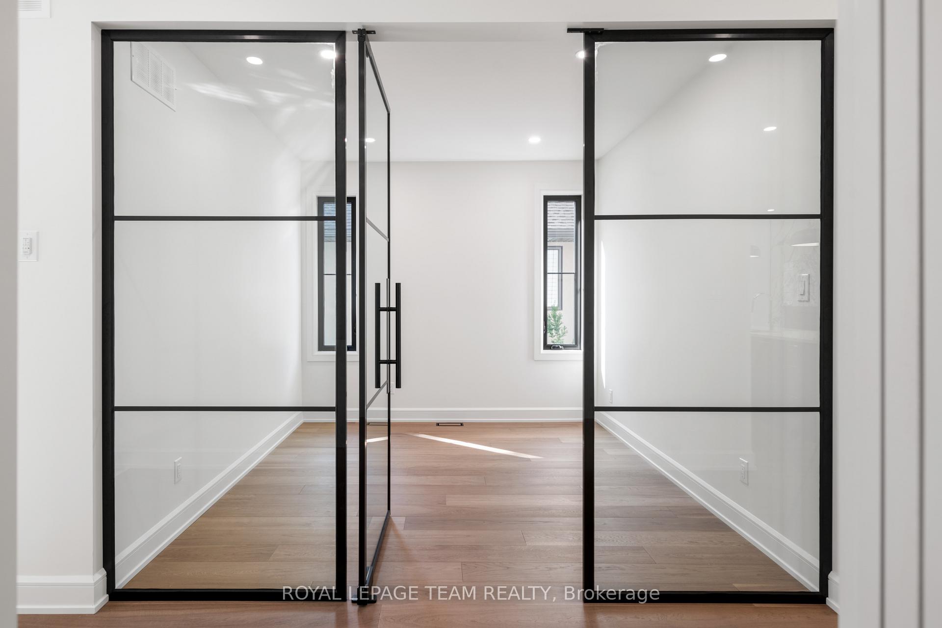 Photo 8 of 688 Hillcrest Avenue, Ottawa, Laurentianview — HOMEH