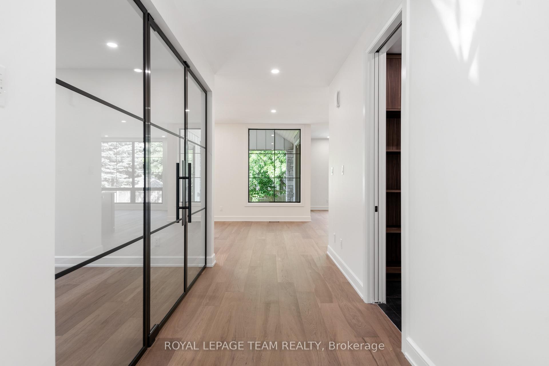 Photo 9 of 688 Hillcrest Avenue, Ottawa, Laurentianview — HOMEH