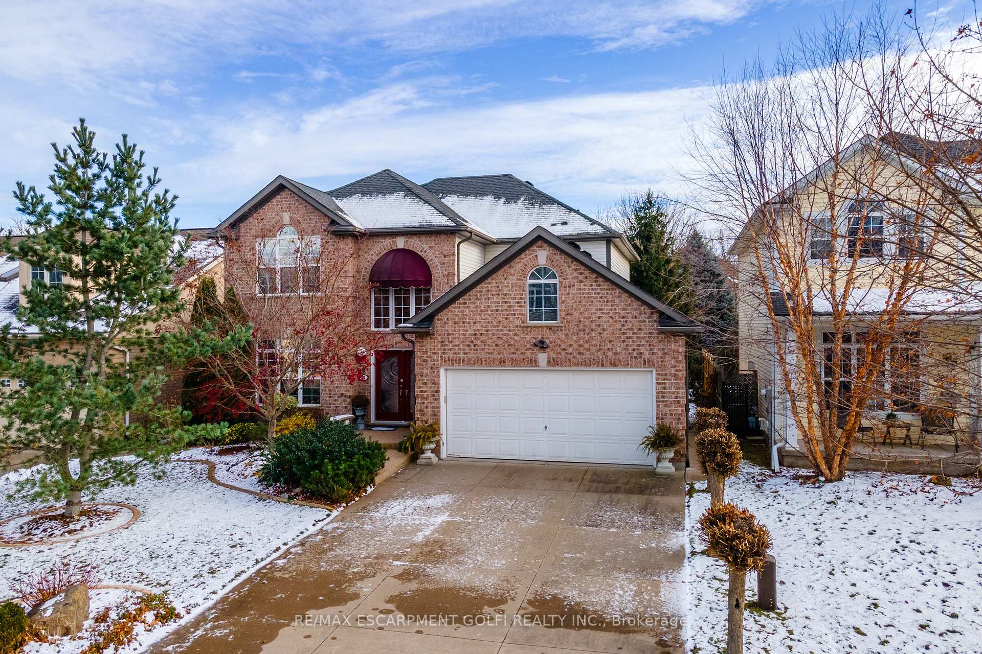 Photo 2 of 41 Oarsman Crescent, St. Catharines, Martindale Pond — HOMEH
