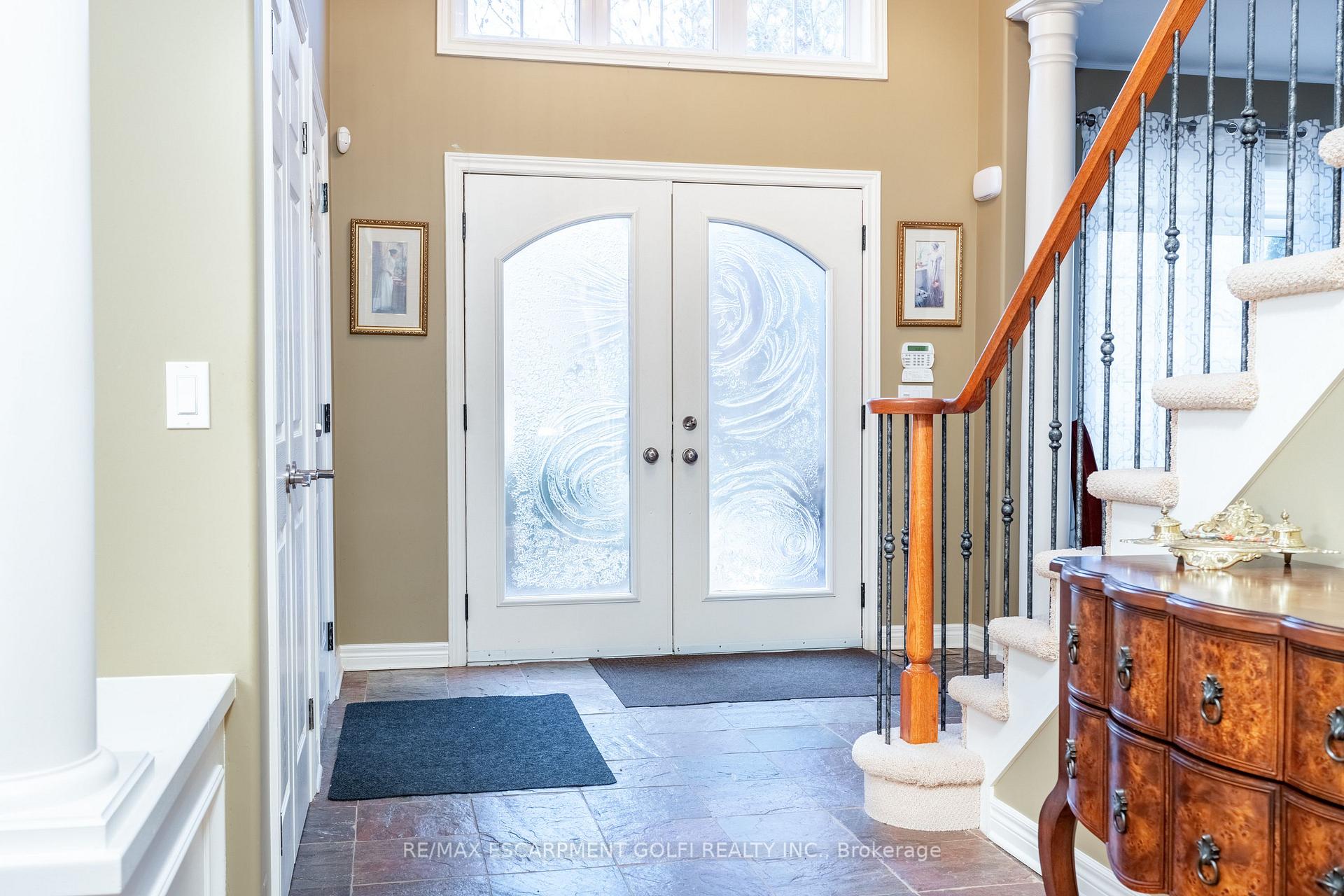 Photo 3 of 41 Oarsman Crescent, St. Catharines, Martindale Pond — HOMEH