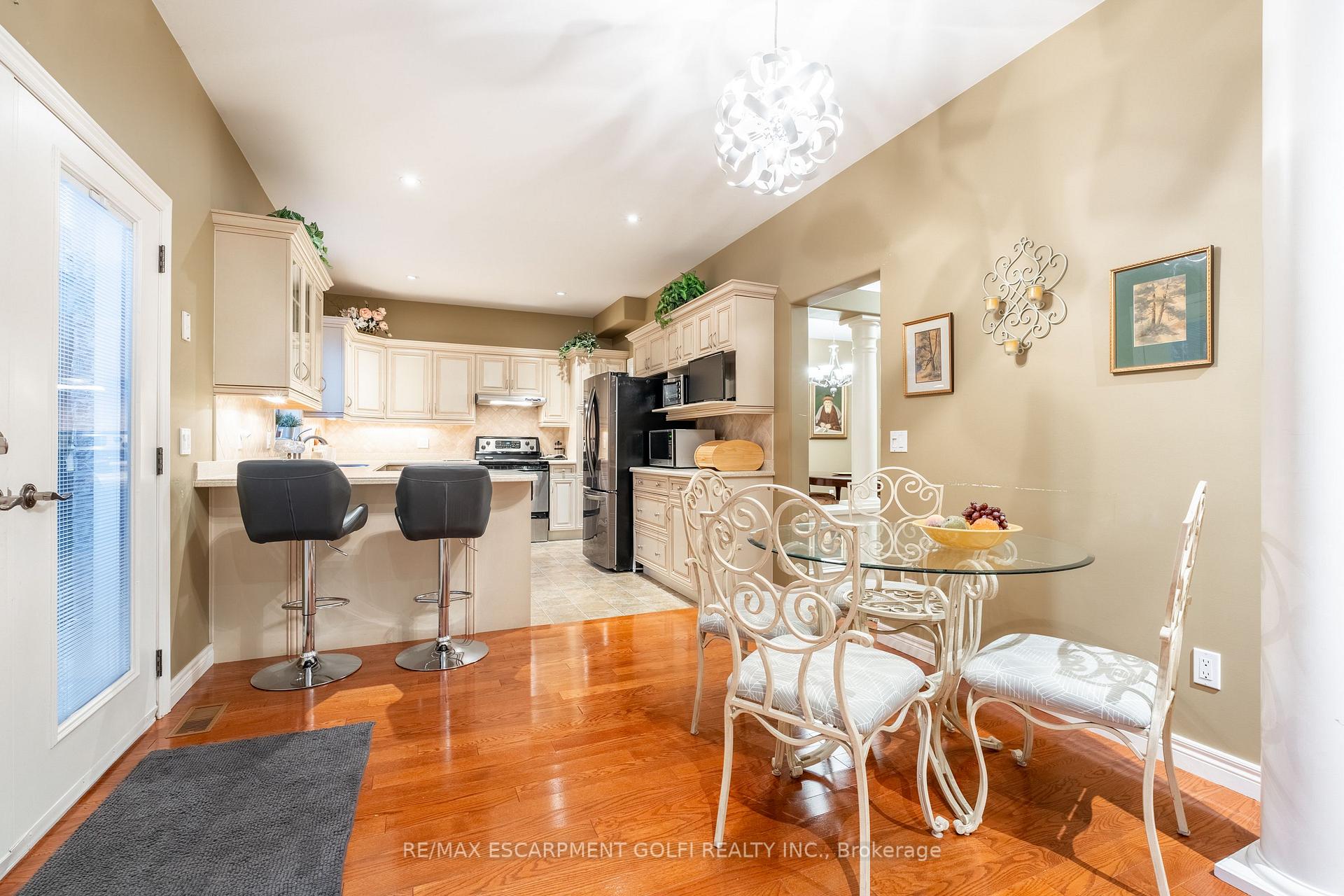 Photo 13 of 41 Oarsman Crescent, St. Catharines, Martindale Pond — HOMEH