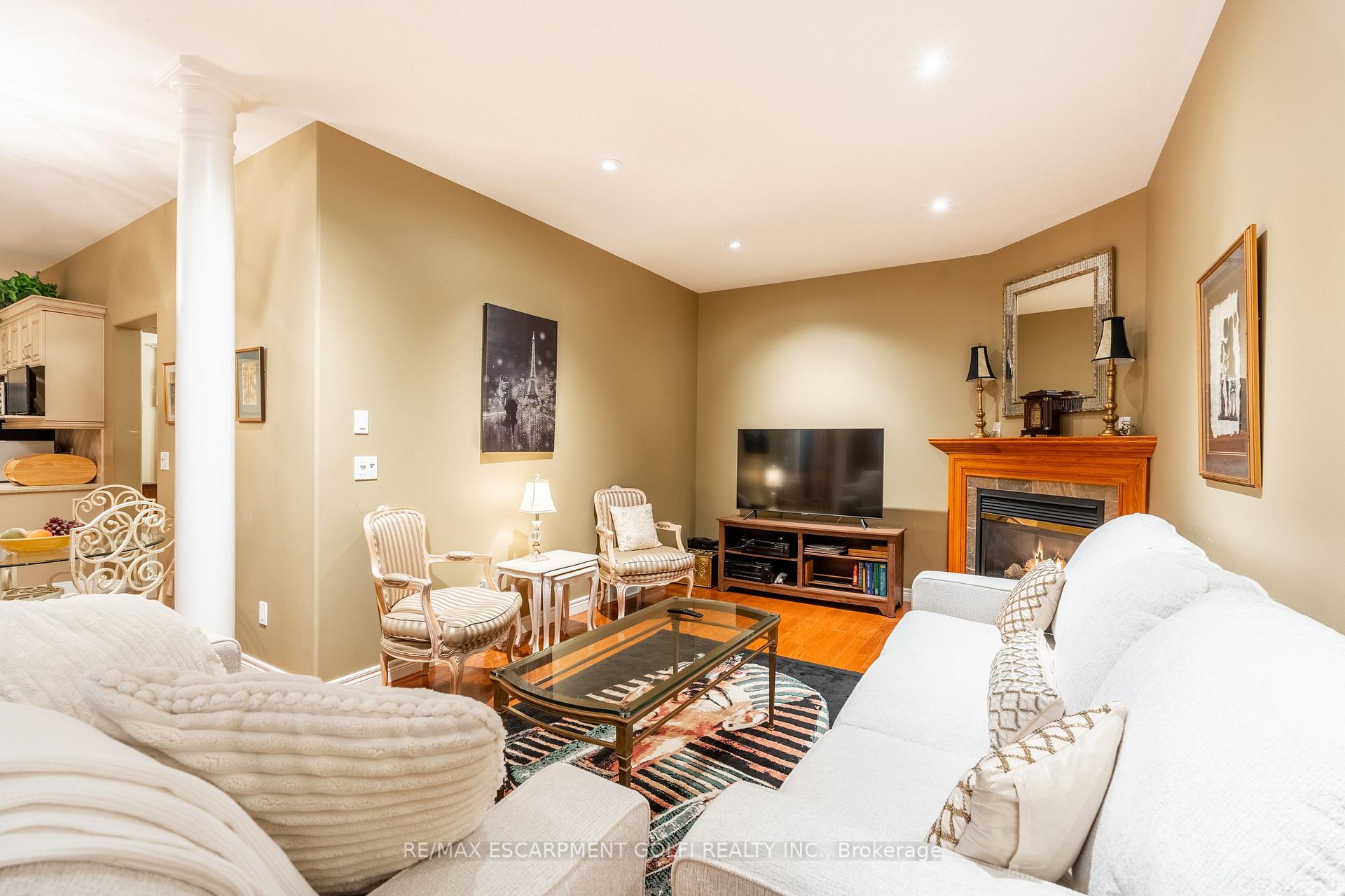 Photo 15 of 41 Oarsman Crescent, St. Catharines, Martindale Pond — HOMEH