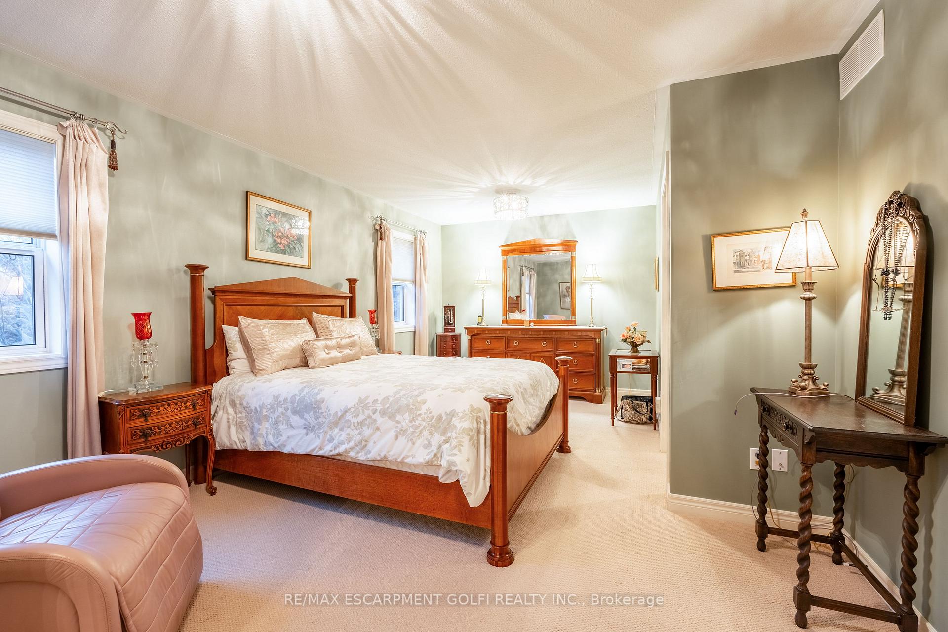 Photo 18 of 41 Oarsman Crescent, St. Catharines, Martindale Pond — HOMEH