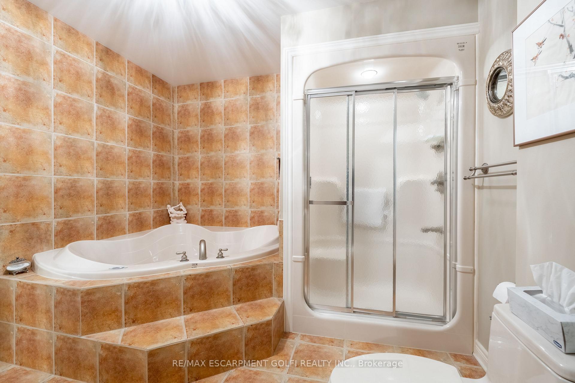 Photo 21 of 41 Oarsman Crescent, St. Catharines, Martindale Pond — HOMEH