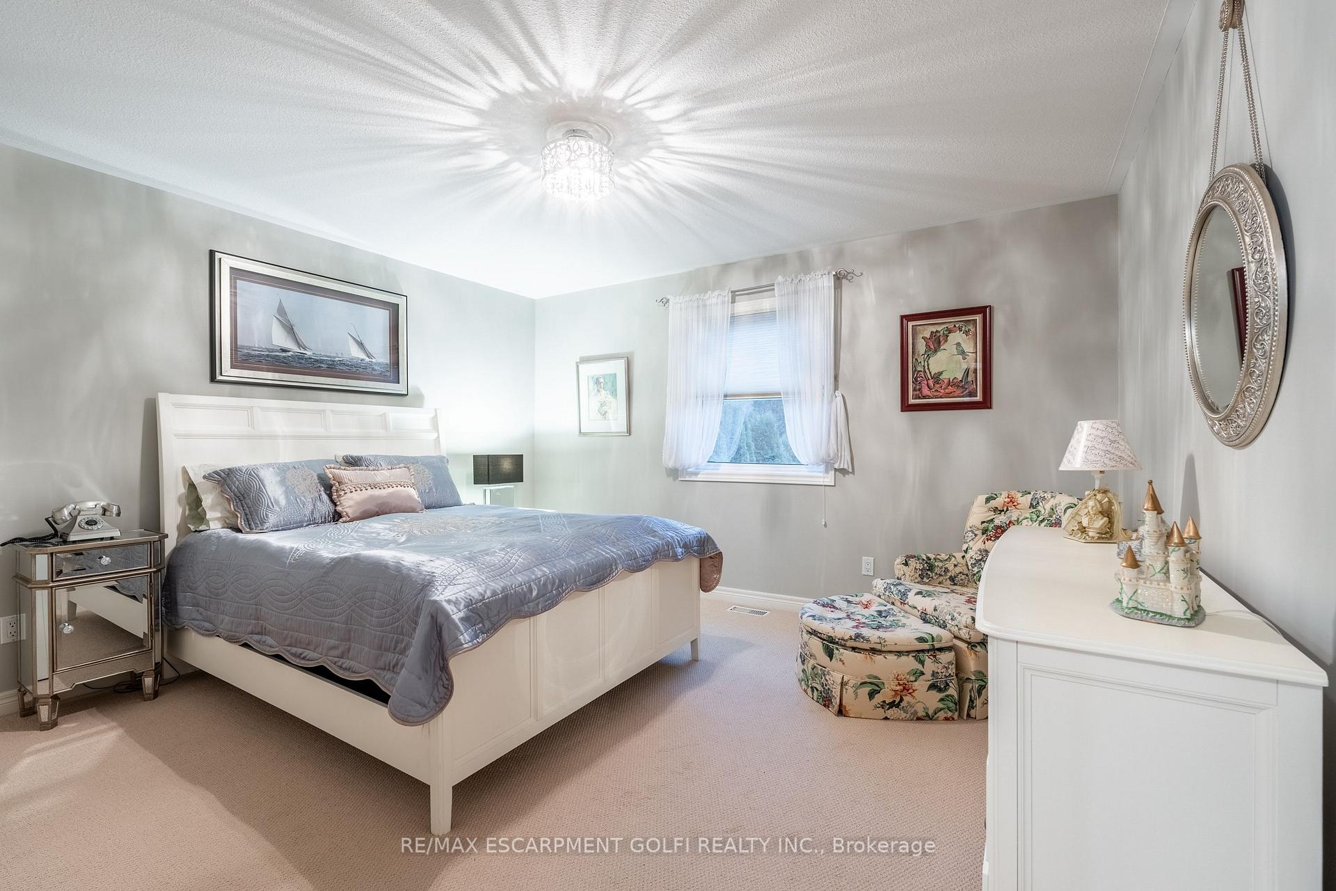 Photo 22 of 41 Oarsman Crescent, St. Catharines, Martindale Pond — HOMEH