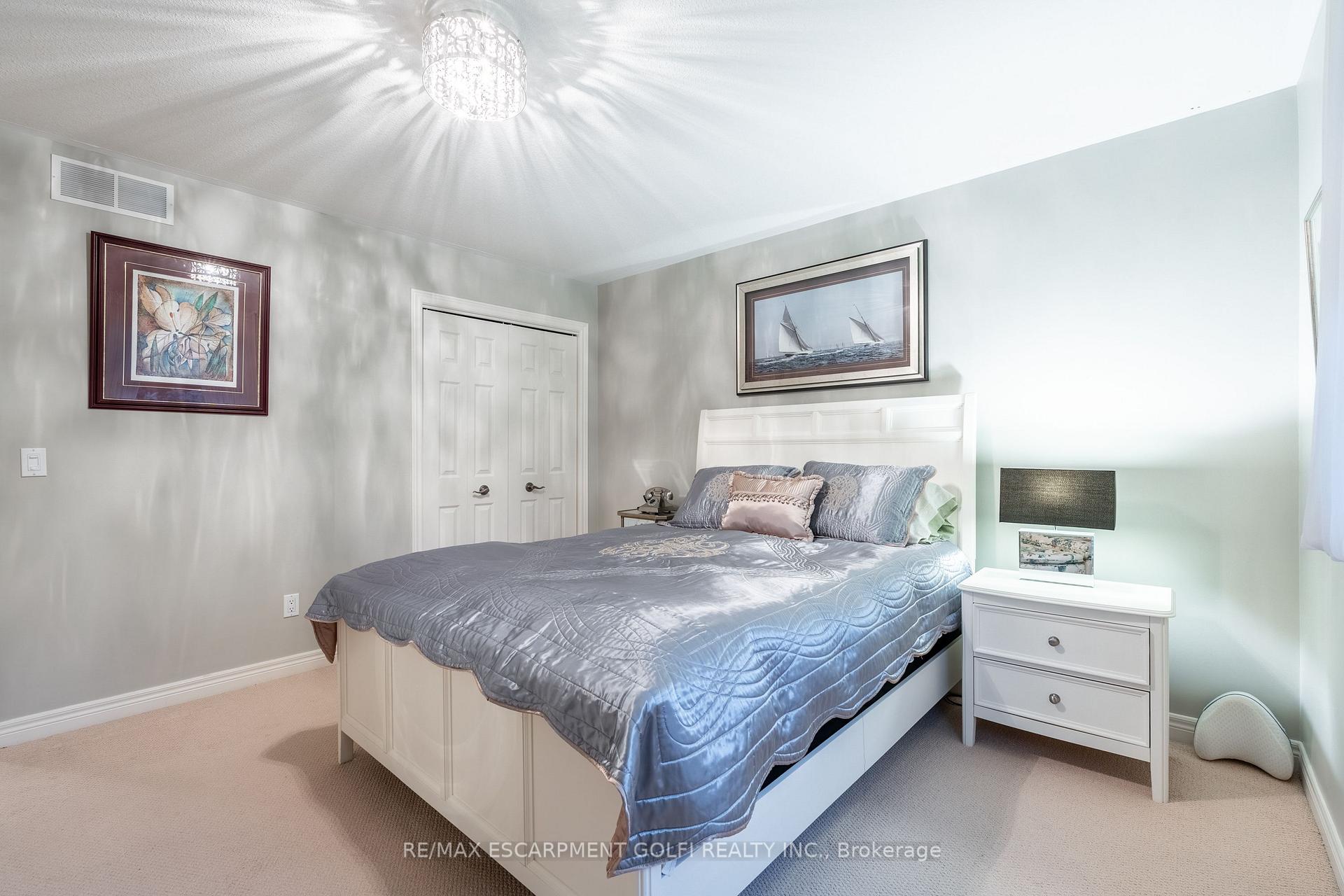 Photo 23 of 41 Oarsman Crescent, St. Catharines, Martindale Pond — HOMEH
