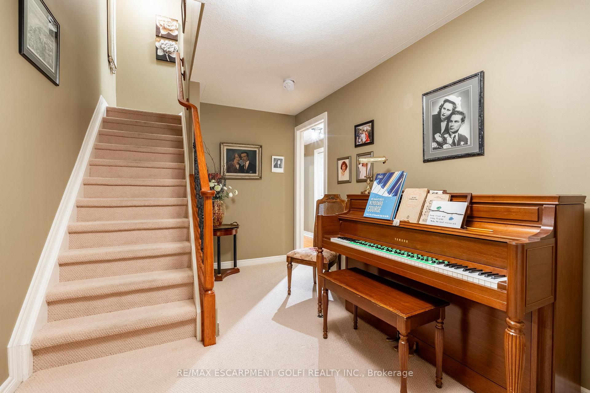 Photo 27 of 41 Oarsman Crescent, St. Catharines, Martindale Pond — HOMEH