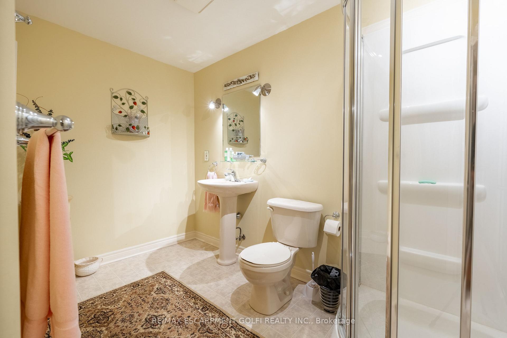 Photo 28 of 41 Oarsman Crescent, St. Catharines, Martindale Pond — HOMEH