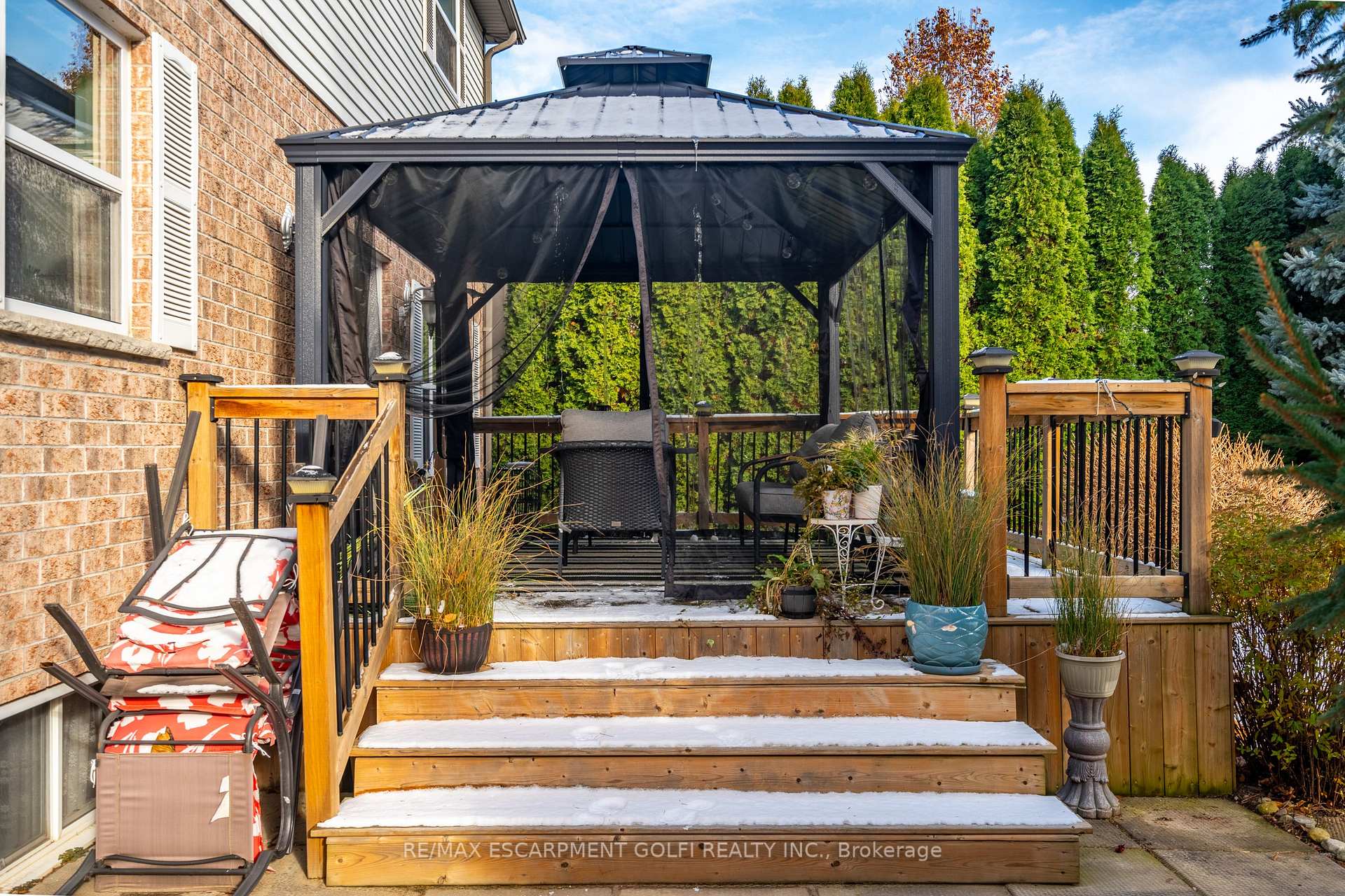 Photo 32 of 41 Oarsman Crescent, St. Catharines, Martindale Pond — HOMEH