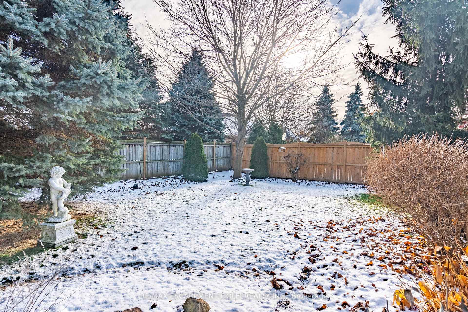 Photo 34 of 41 Oarsman Crescent, St. Catharines, Martindale Pond — HOMEH