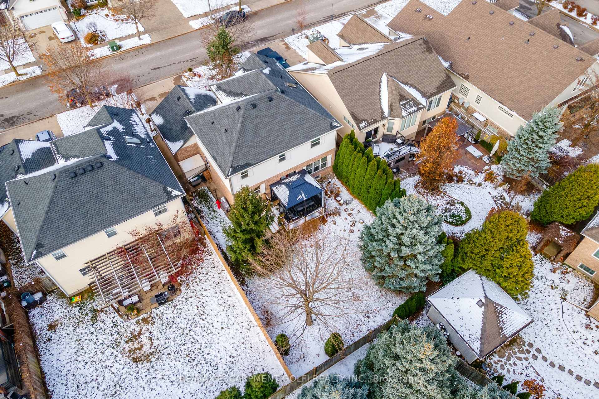 Photo 38 of 41 Oarsman Crescent, St. Catharines, Martindale Pond — HOMEH